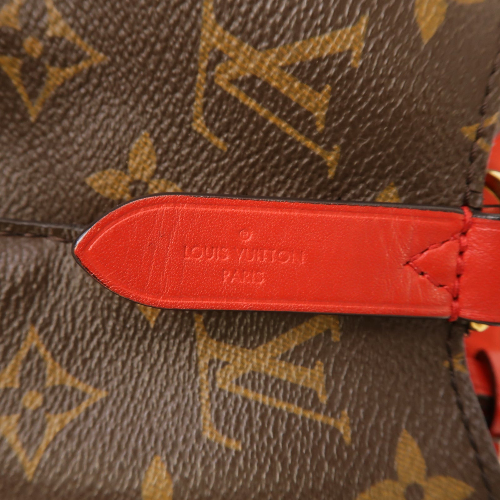 LOUIS VUITTON Monogram Neo Noe金扣肩背袋棕色/紅色