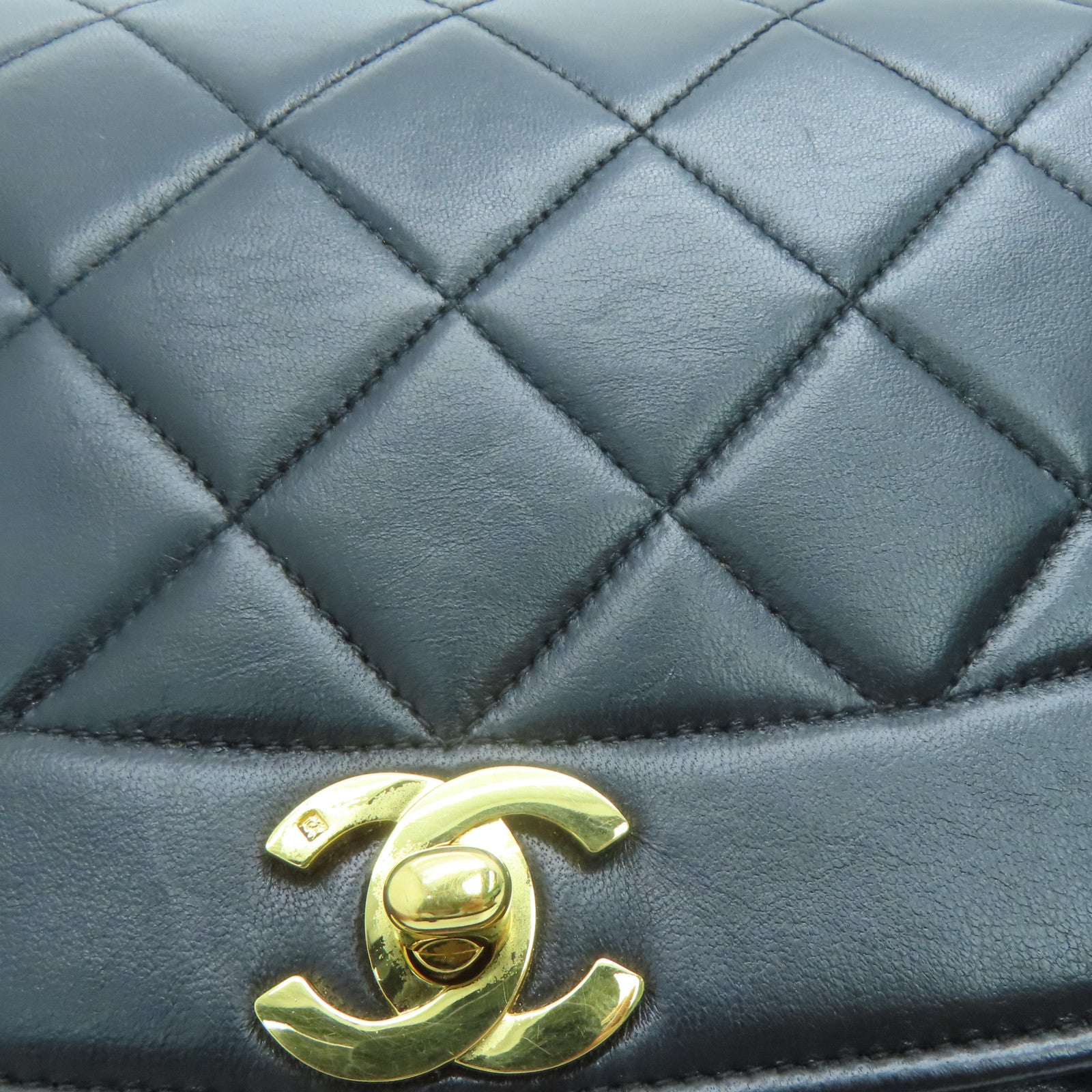 CHANEL 【清倉大減價】菱格羊皮皮革Diana Chain Shoulder金扣肩背袋黑色