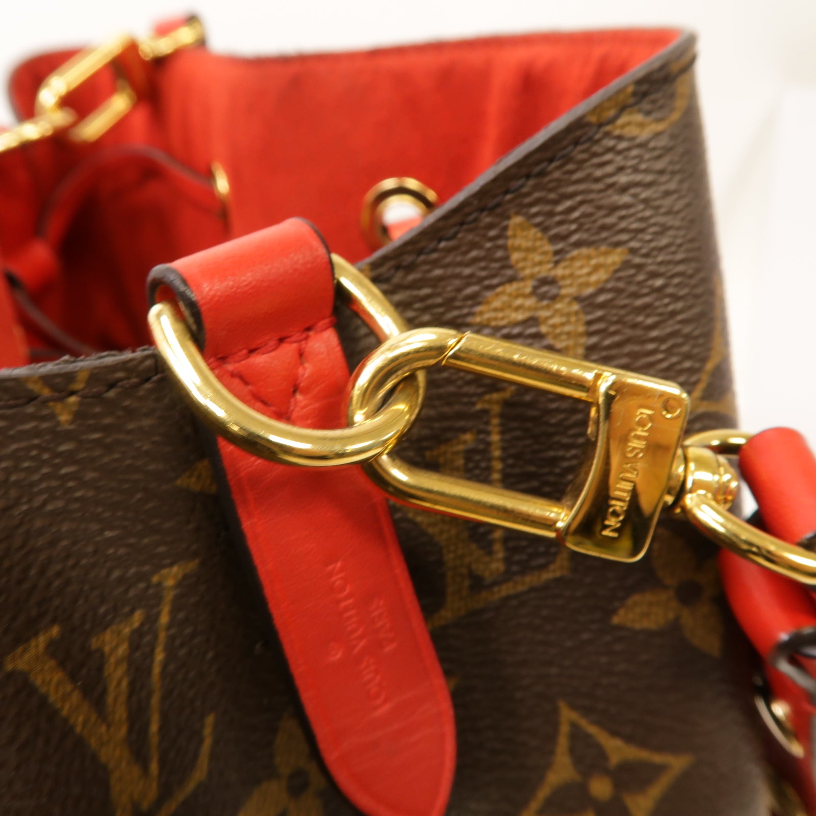 LOUIS VUITTON Monogram Neo Noe金扣肩背袋棕色/紅色