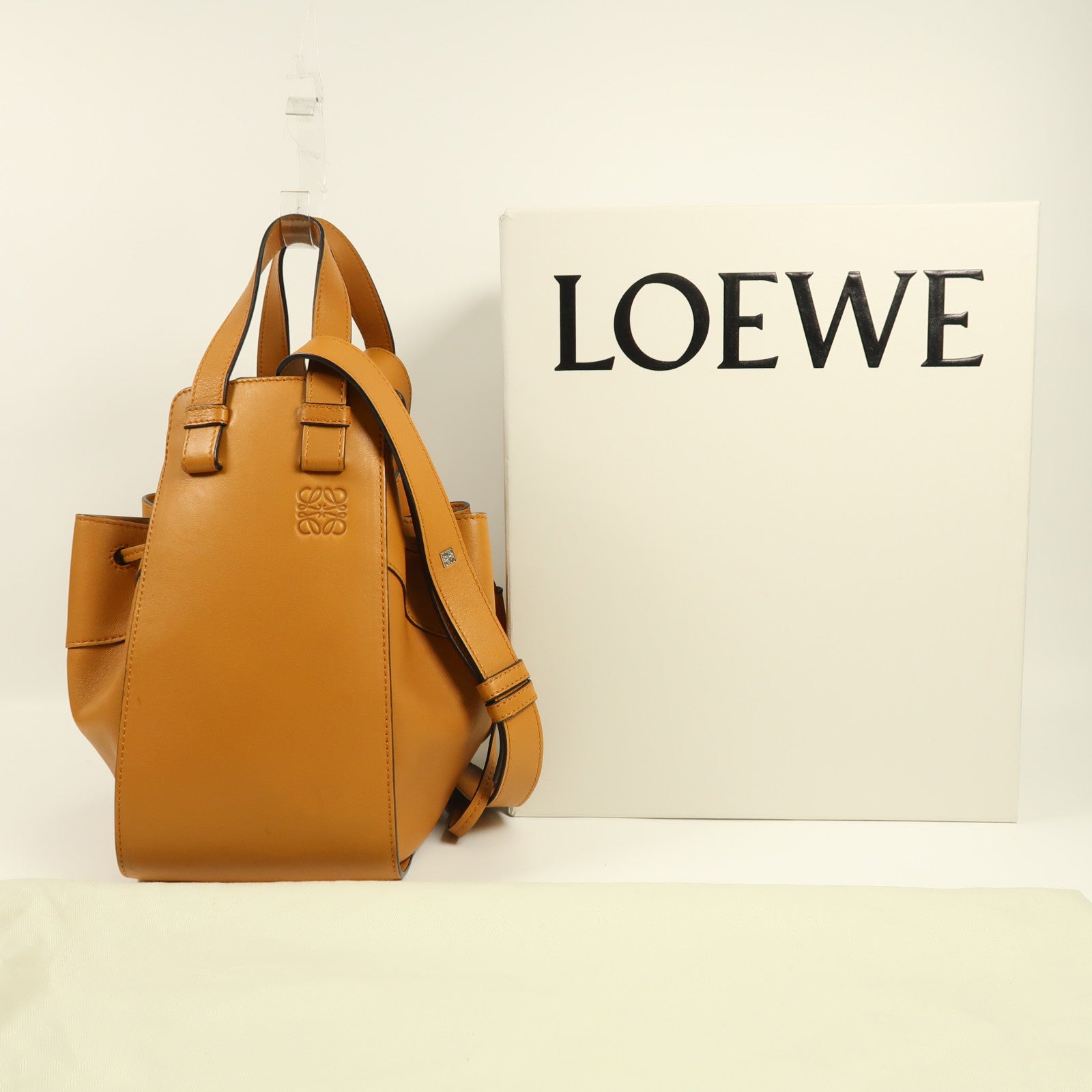LOEWE 牛皮皮革Hammock銀扣手挽肩背兩用袋