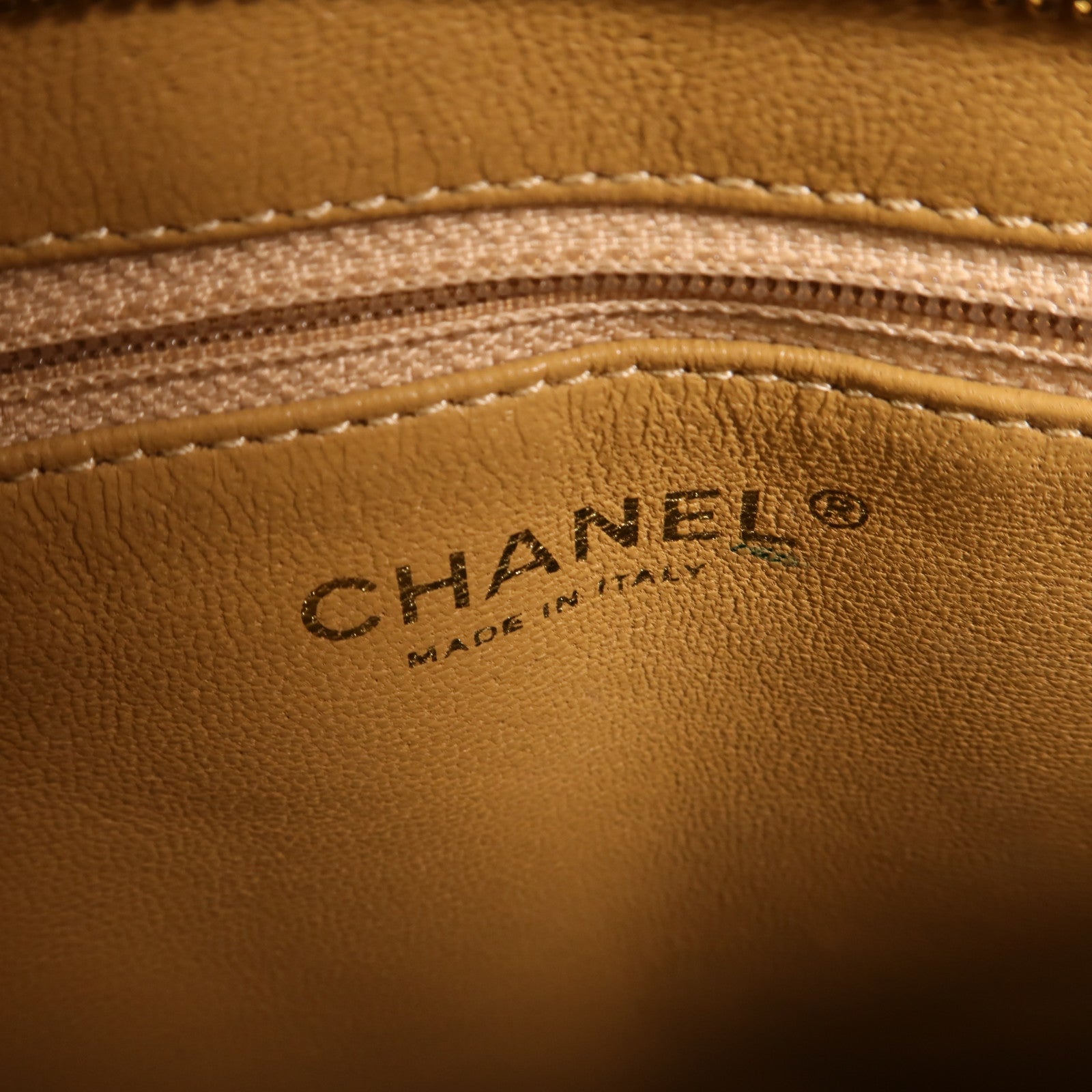 CHANEL 牛皮皮革Vintage Handbag金扣手挽袋