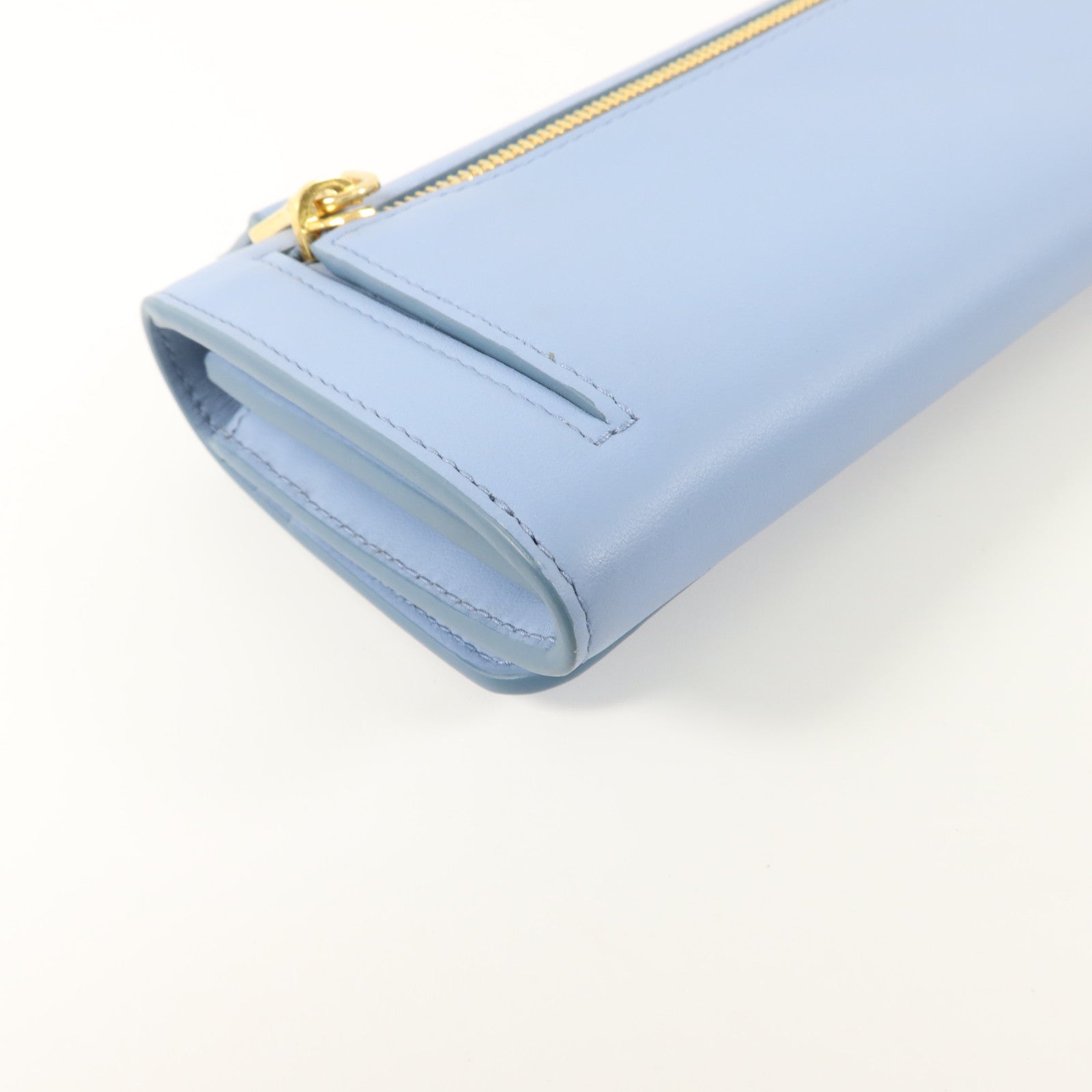 Miu Miu 牛皮皮革Long Flap Wallet with Pass Case金扣長錢包