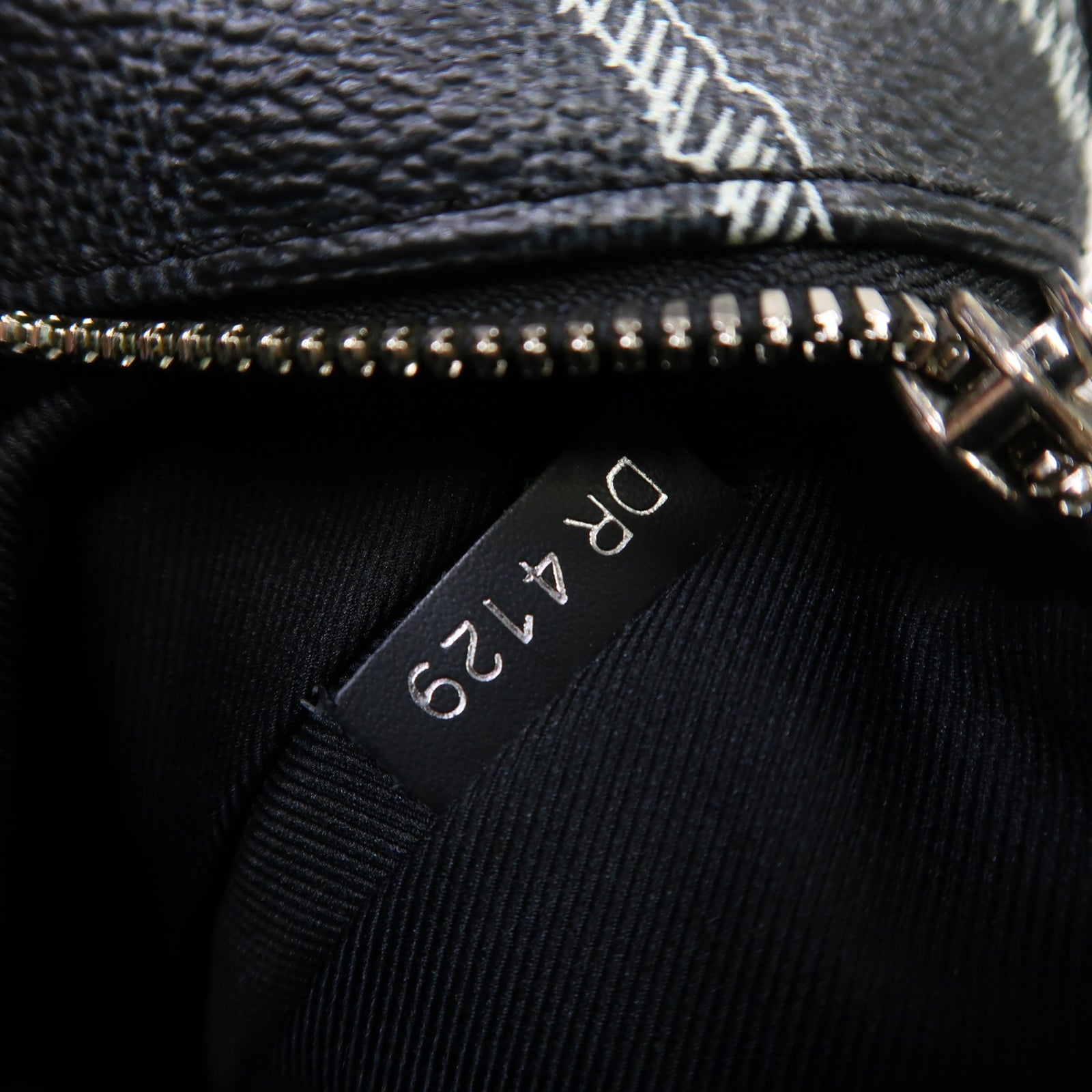LOUIS VUITTON Damier Graphite World Map Josh銀扣背包黑色