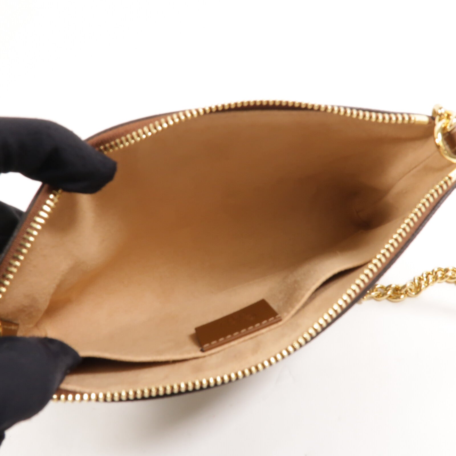 GUCCI 塗層帆布Wristlet Wallet On Chain鏈帶肩背袋
