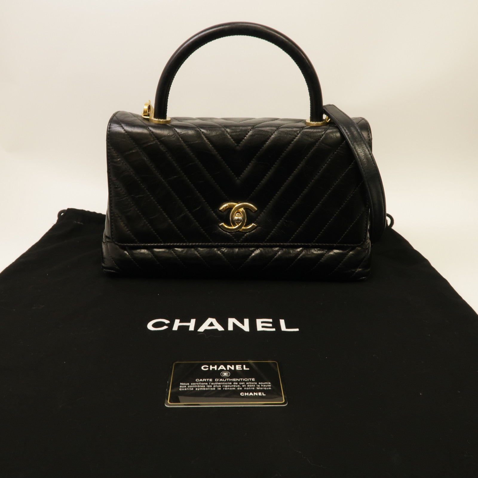 CHANEL 斜紋牛皮皮革Coco Handle Medium金扣手挽肩背兩用袋黑色