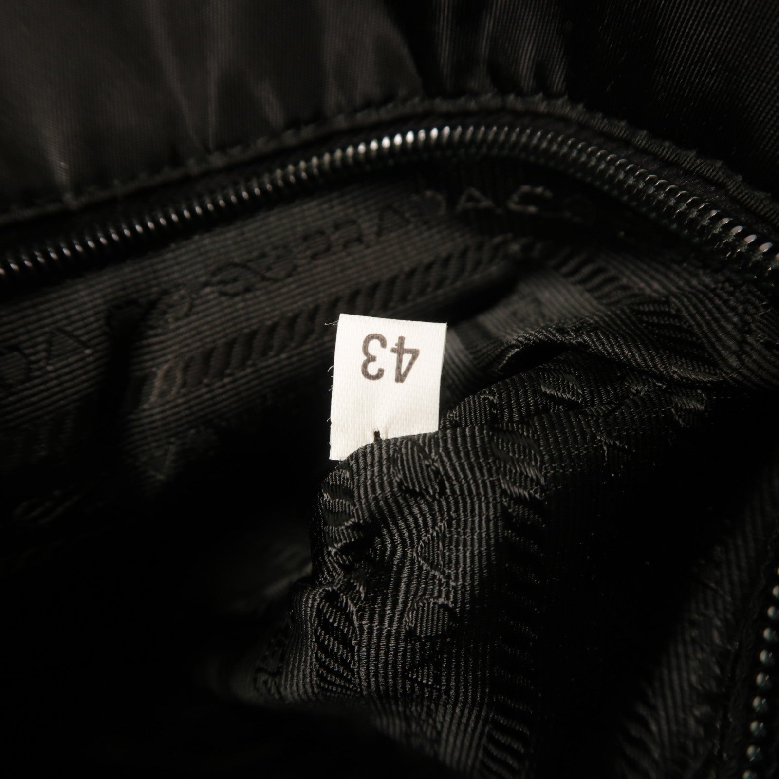 PRADA 尼龍Tote Bag金扣鏈帶肩背袋