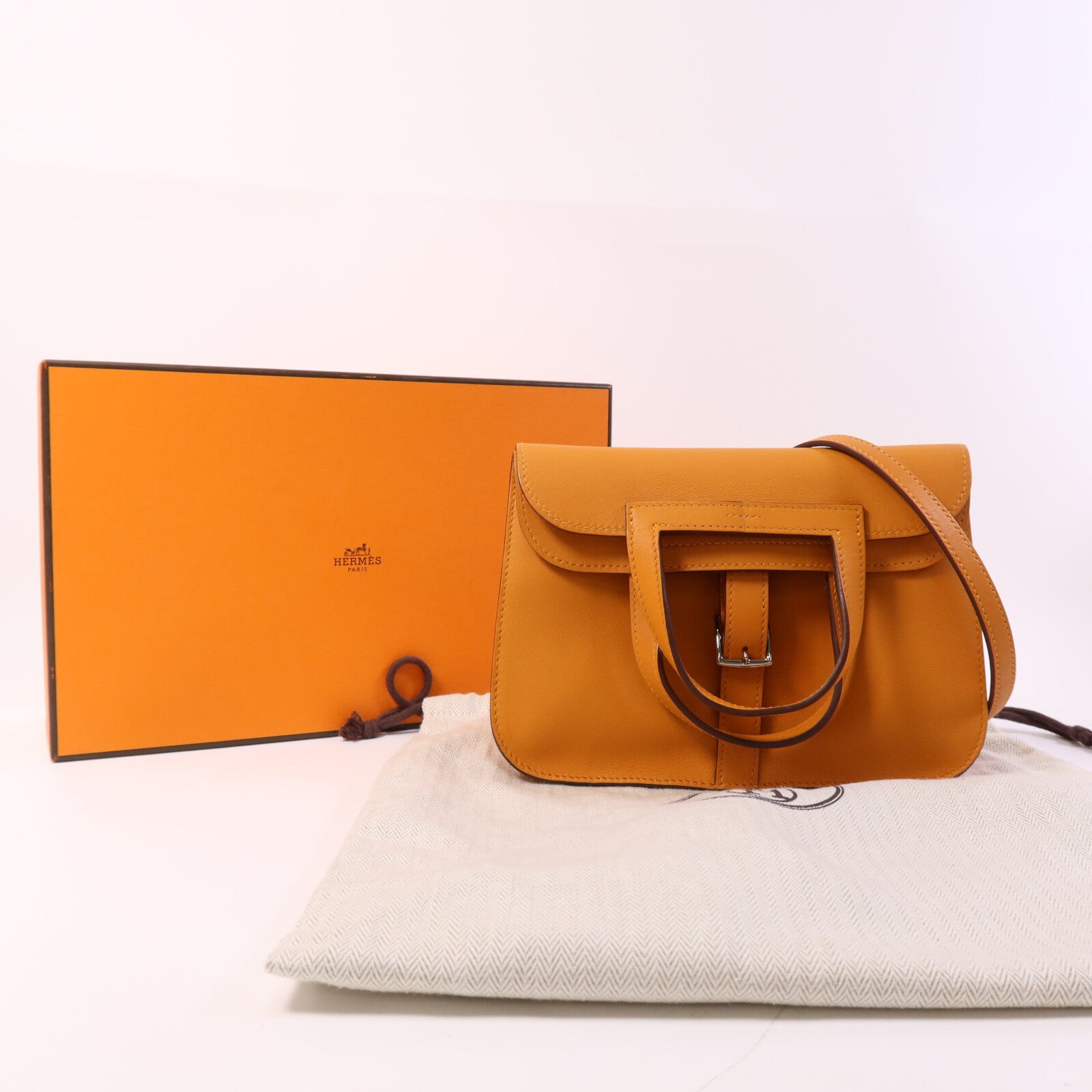 HERMES Swift皮革Halzan Mini銀扣鏈帶肩背袋Apricot