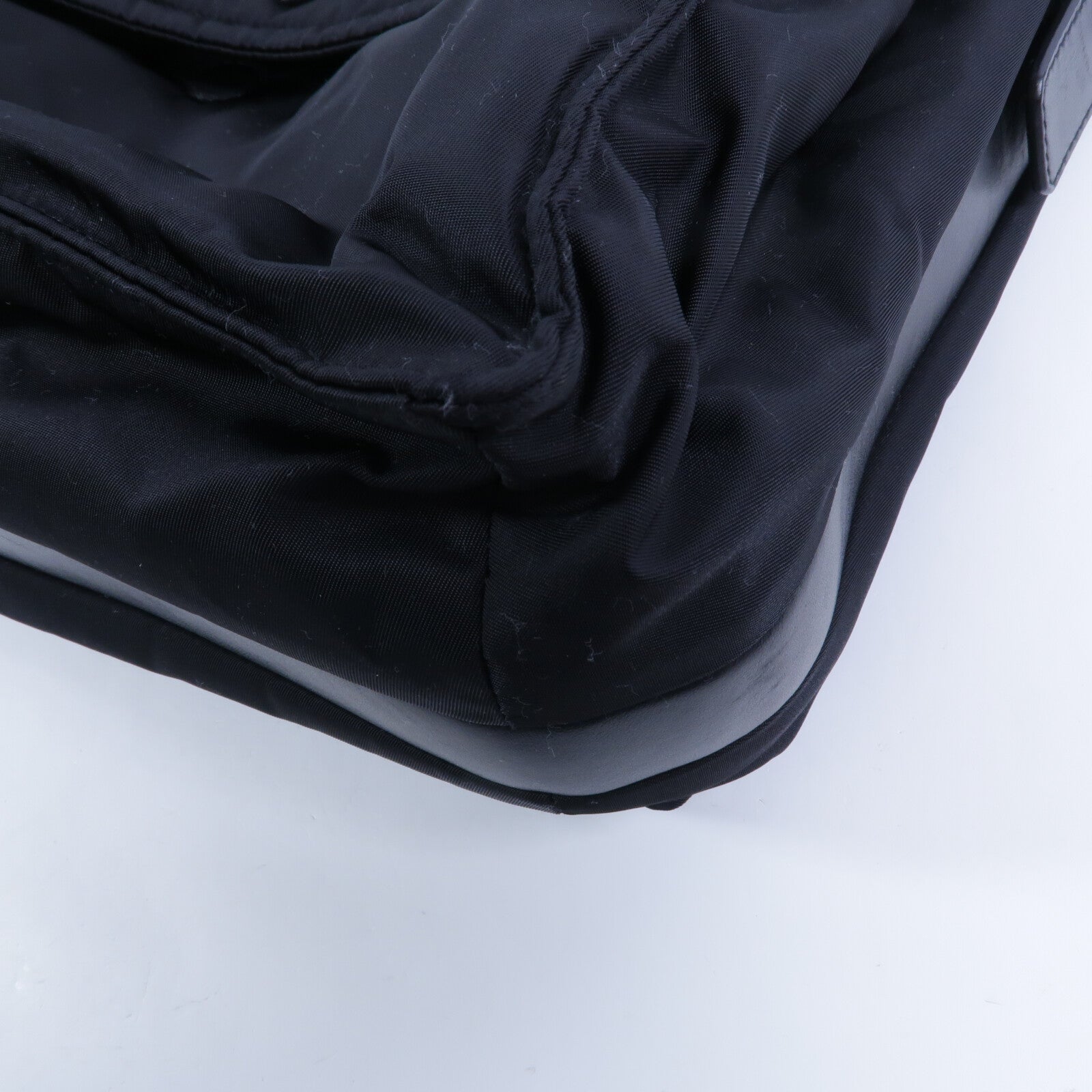 PRADA 尼龍Traveller Large Padded Re-Nylon肩背袋
