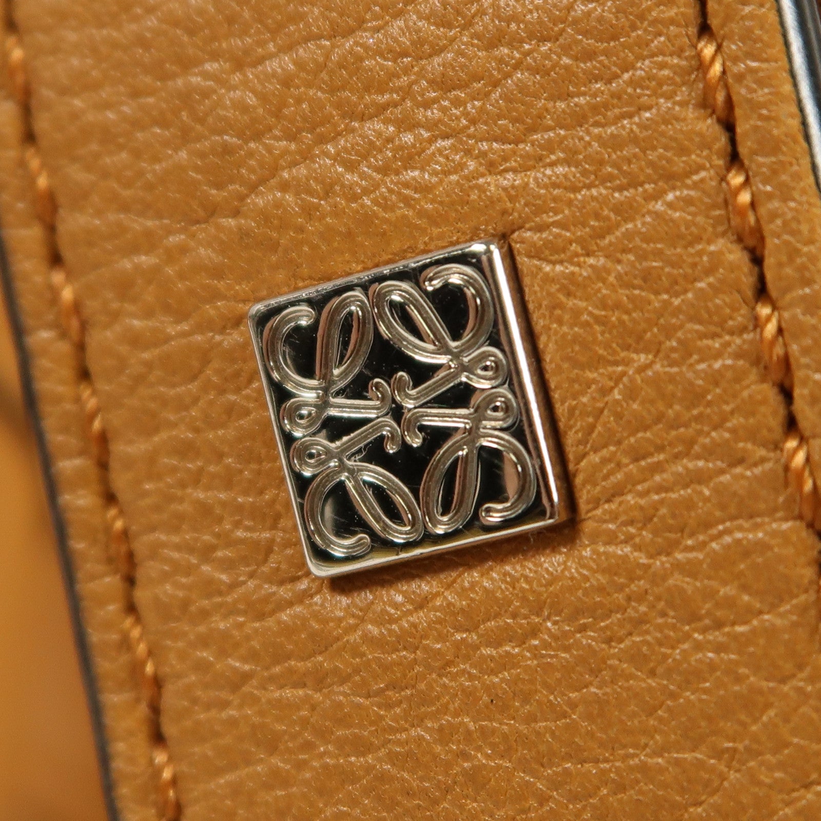 LOEWE 牛皮皮革Hammock銀扣手挽肩背兩用袋