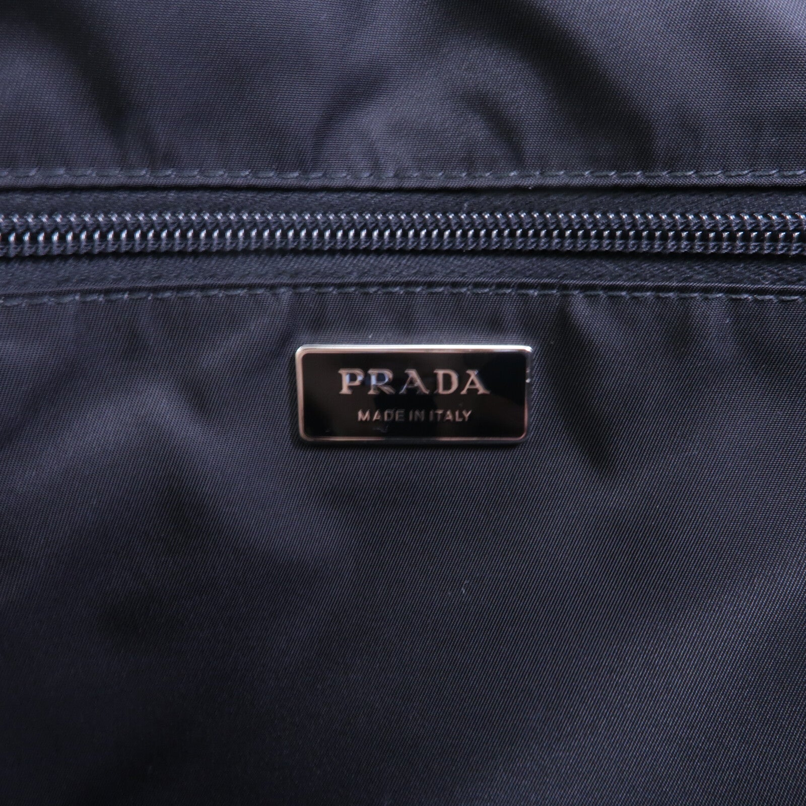 PRADA 尼龍Traveller Large Padded Re-Nylon肩背袋