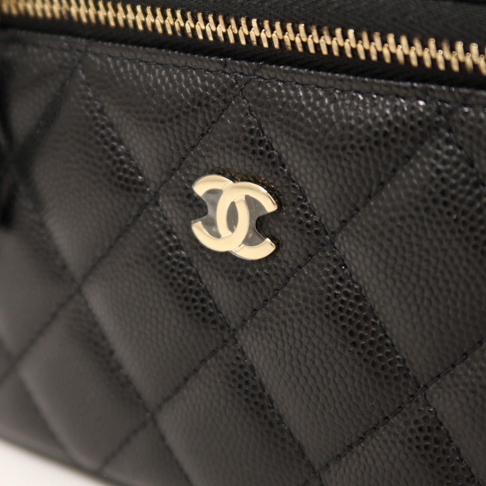 CHANEL 牛皮皮革Vanity Case金扣鏈帶肩背袋