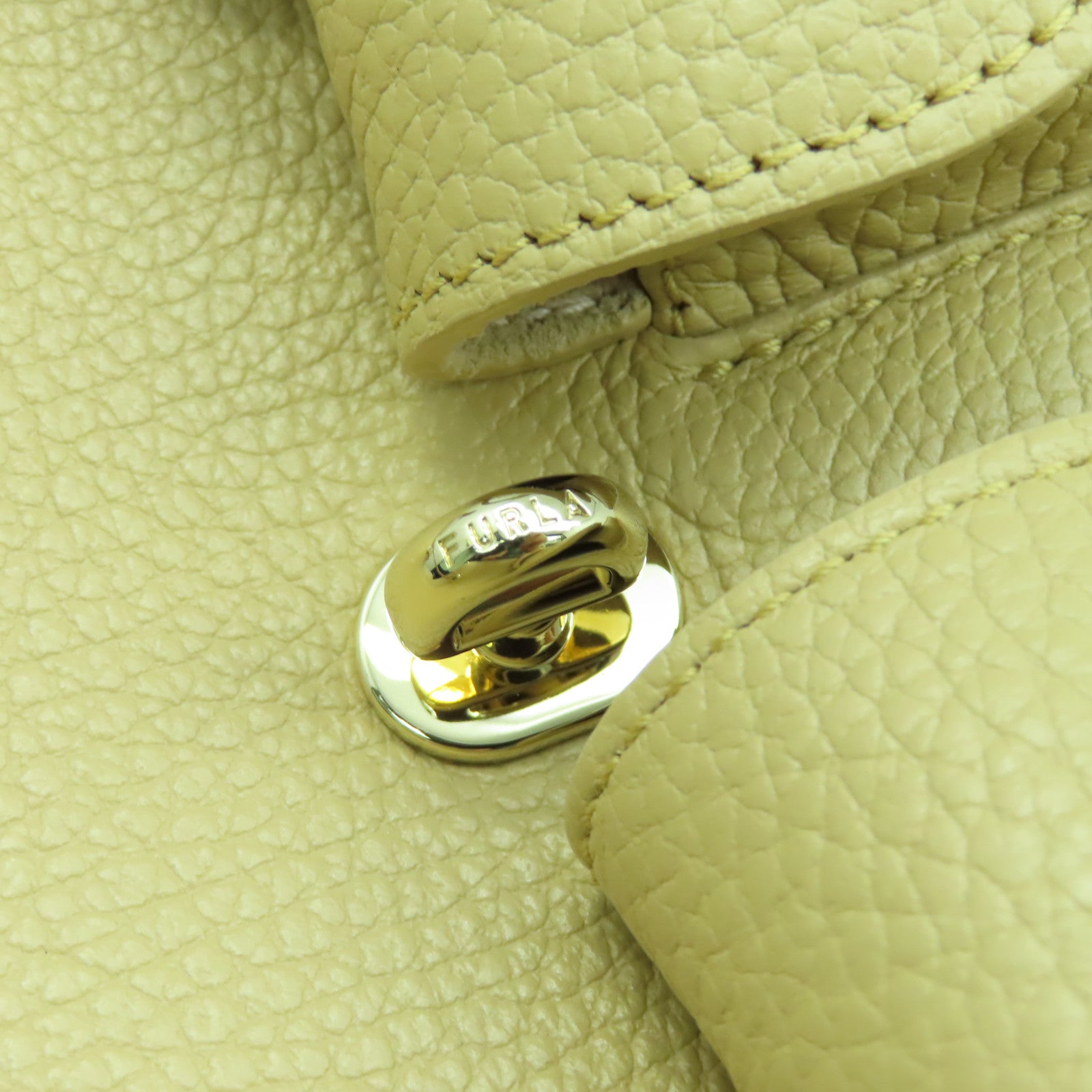 Furla 牛皮皮革Backpack金扣背包米色