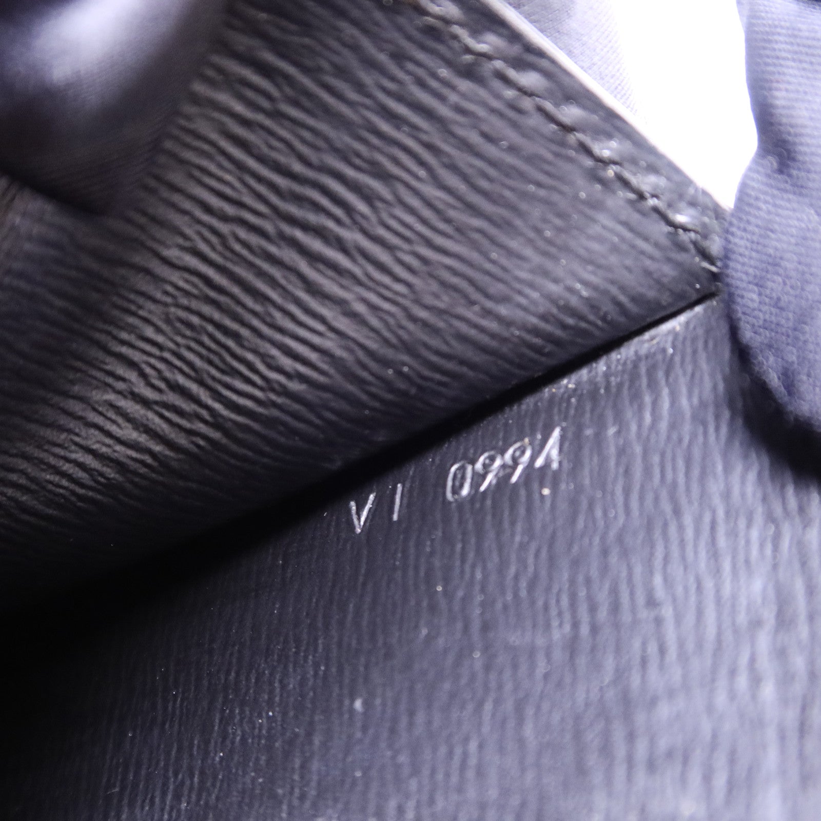 LOUIS VUITTON Epi Capuchin金扣肩背袋