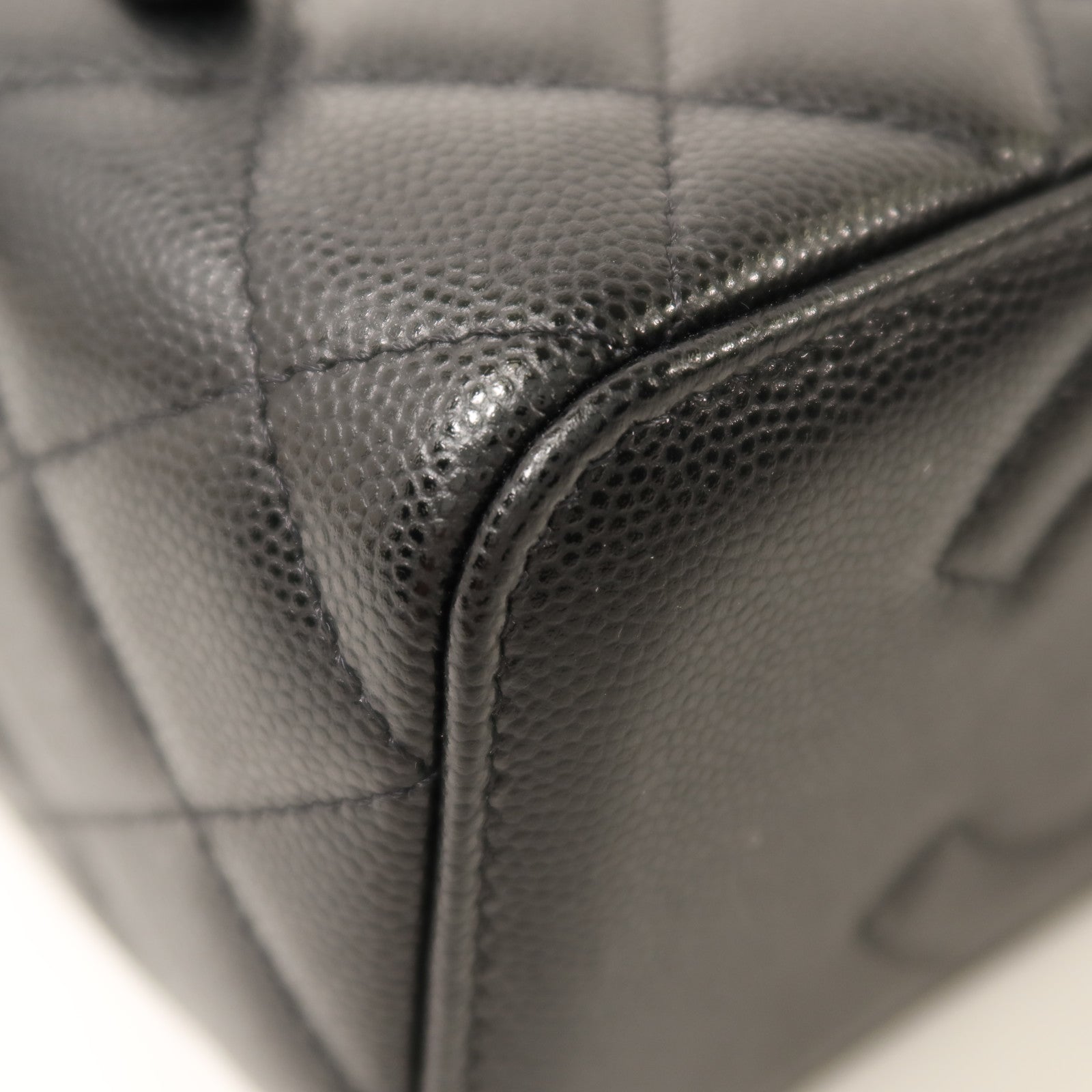 CHANEL 牛皮皮革Vanity Case金扣鏈帶肩背袋