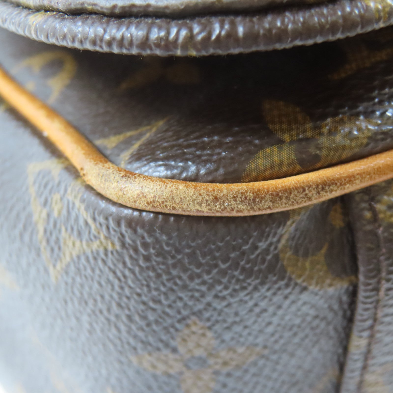LOUIS VUITTON Monogram Valmy MM金扣肩背袋啡色