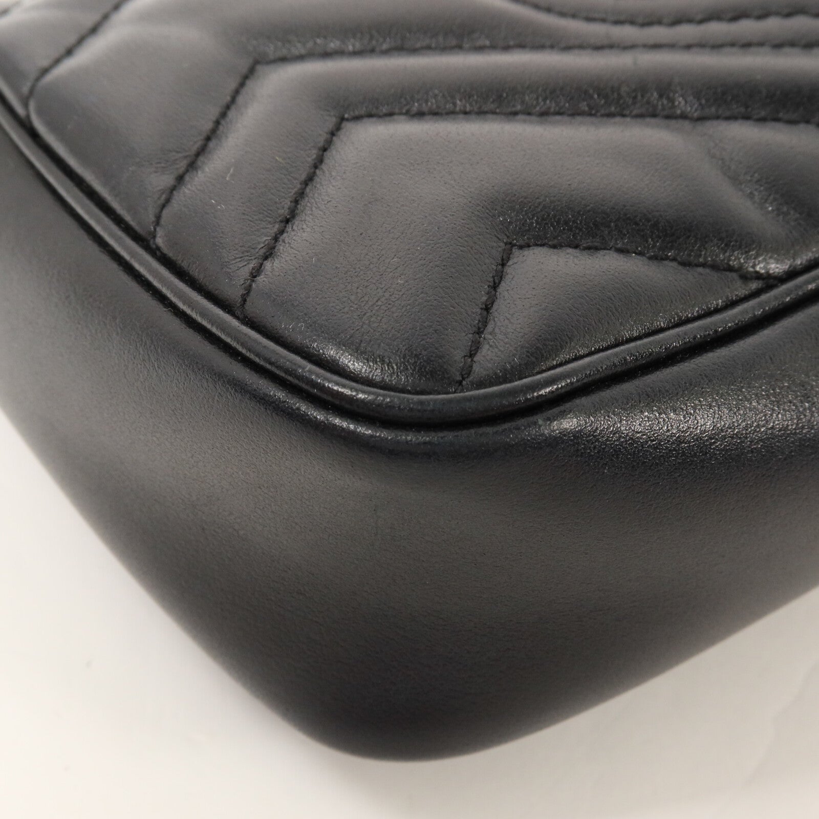 GUCCI 牛皮皮革GG Marmont Super Mini鏈帶肩背袋