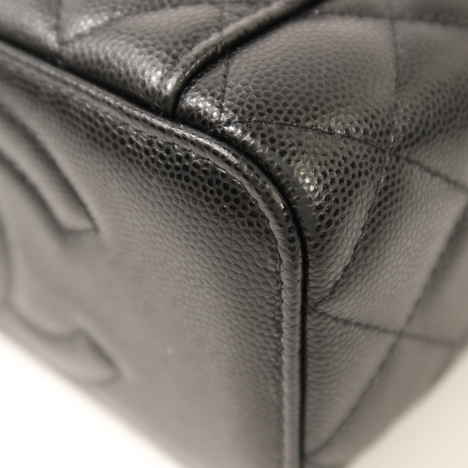 CHANEL 牛皮皮革Vanity Case金扣鏈帶肩背袋