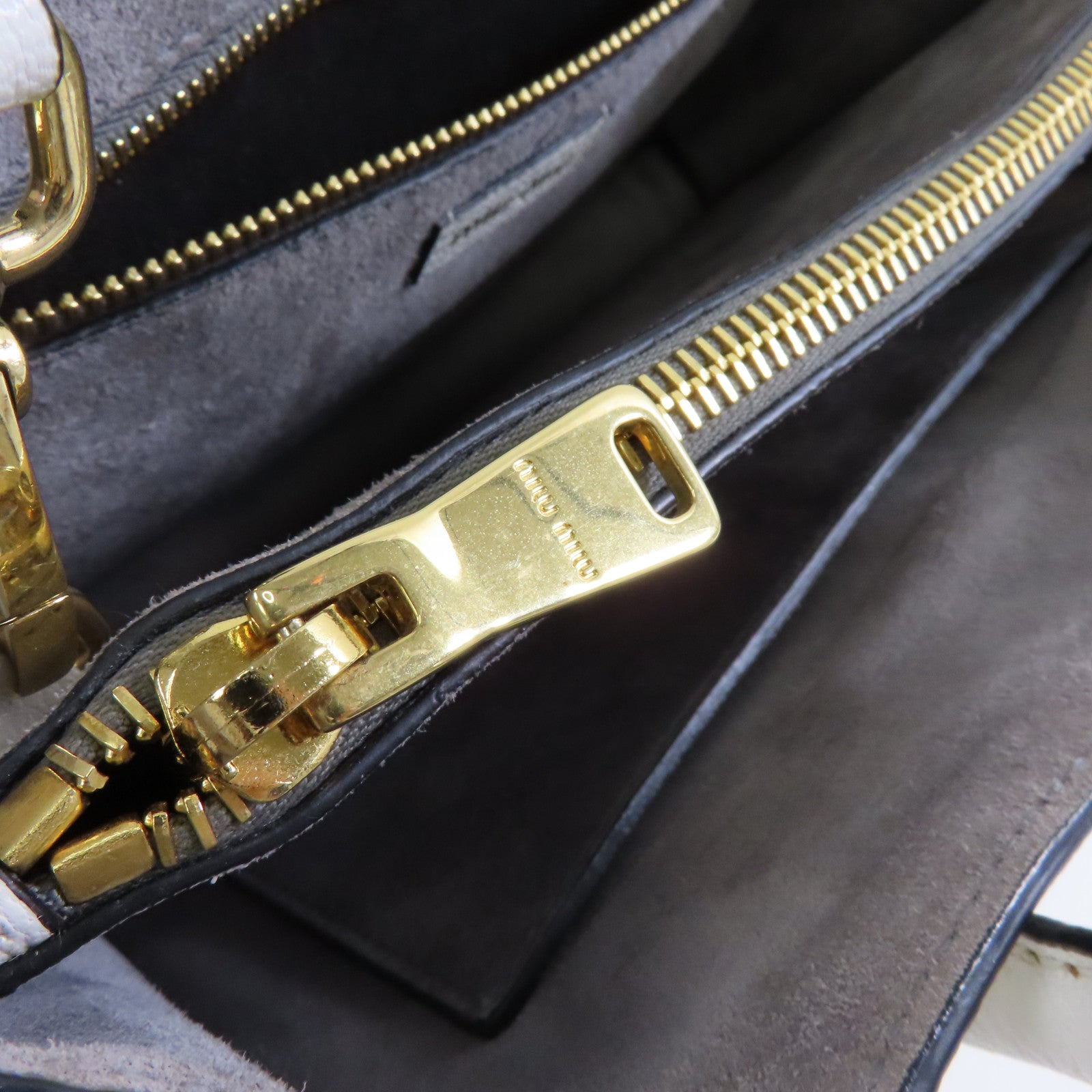 Miu Miu 牛皮皮革Madras金扣手挽肩背兩用袋白色