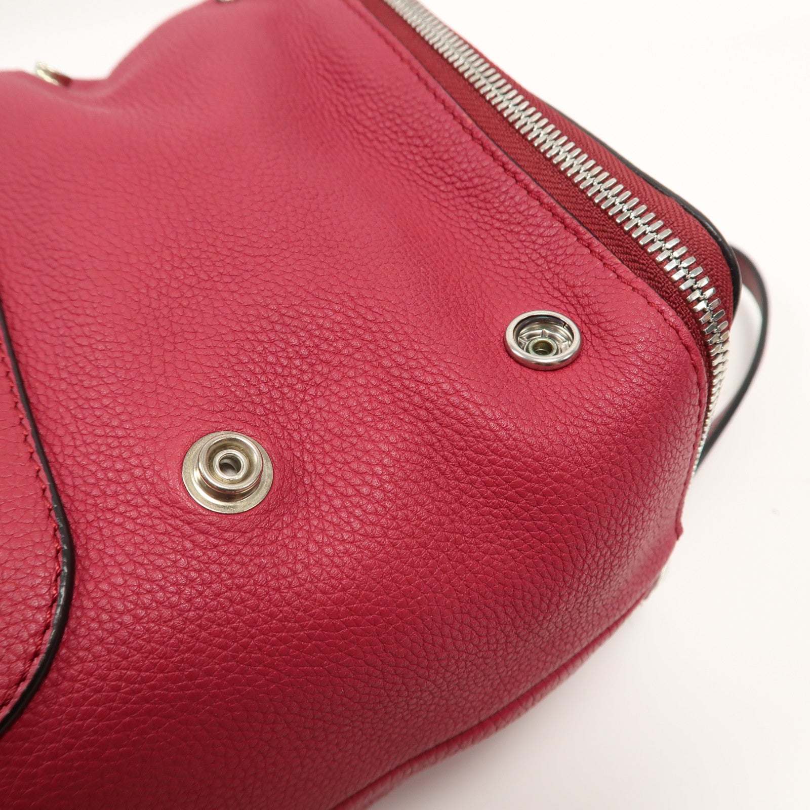 LOEWE 【激減優惠】牛皮皮革Backpack銀扣背包紅色
