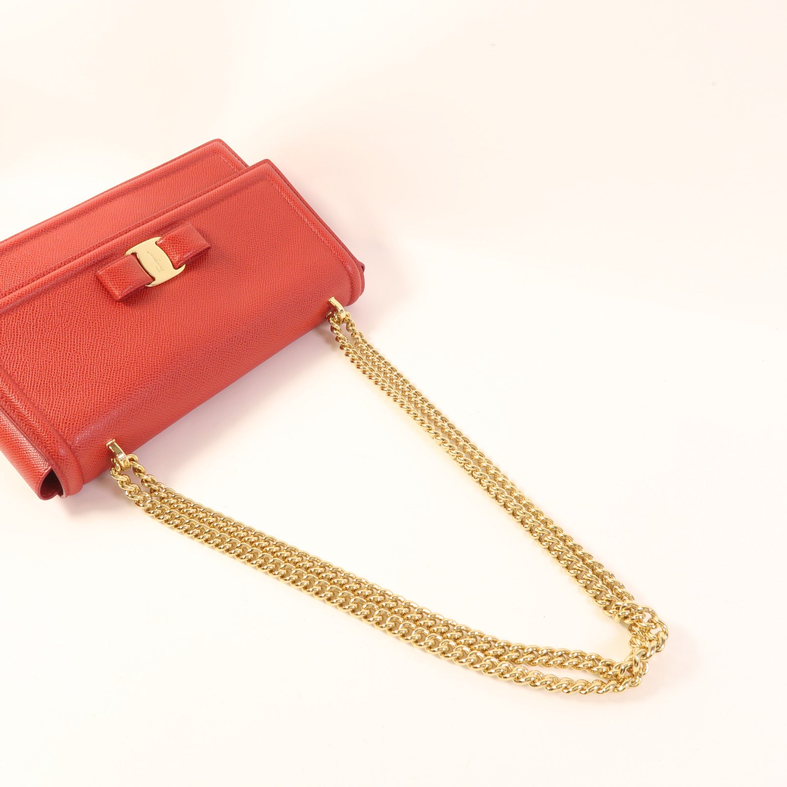 Salvatore Ferragamo 牛皮皮革Shoulder Bag金扣鏈帶肩背袋
