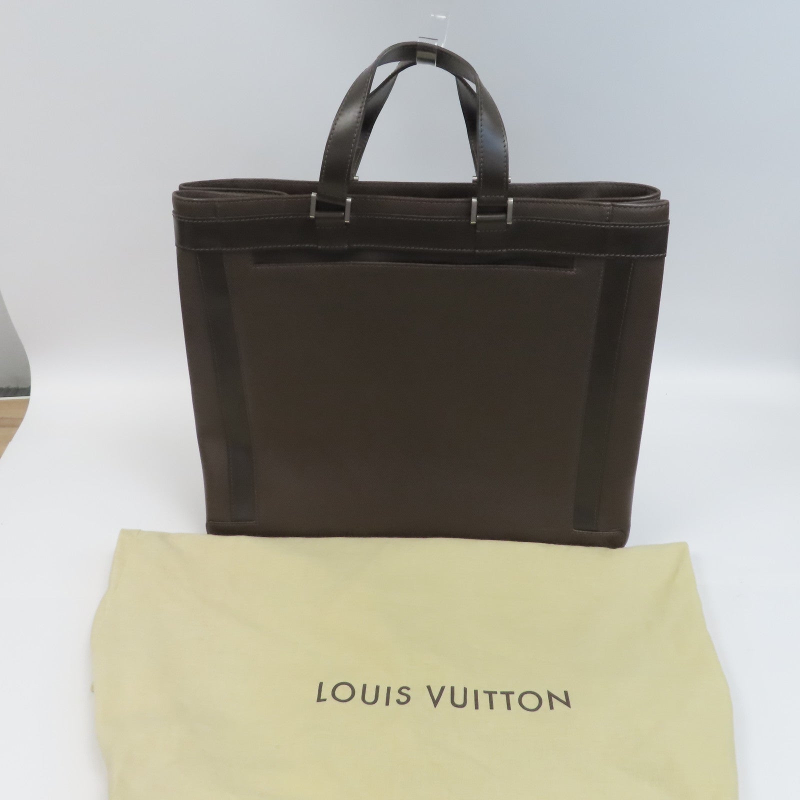 LOUIS VUITTON Taiga Kasbek GM銀扣公事包啡色
