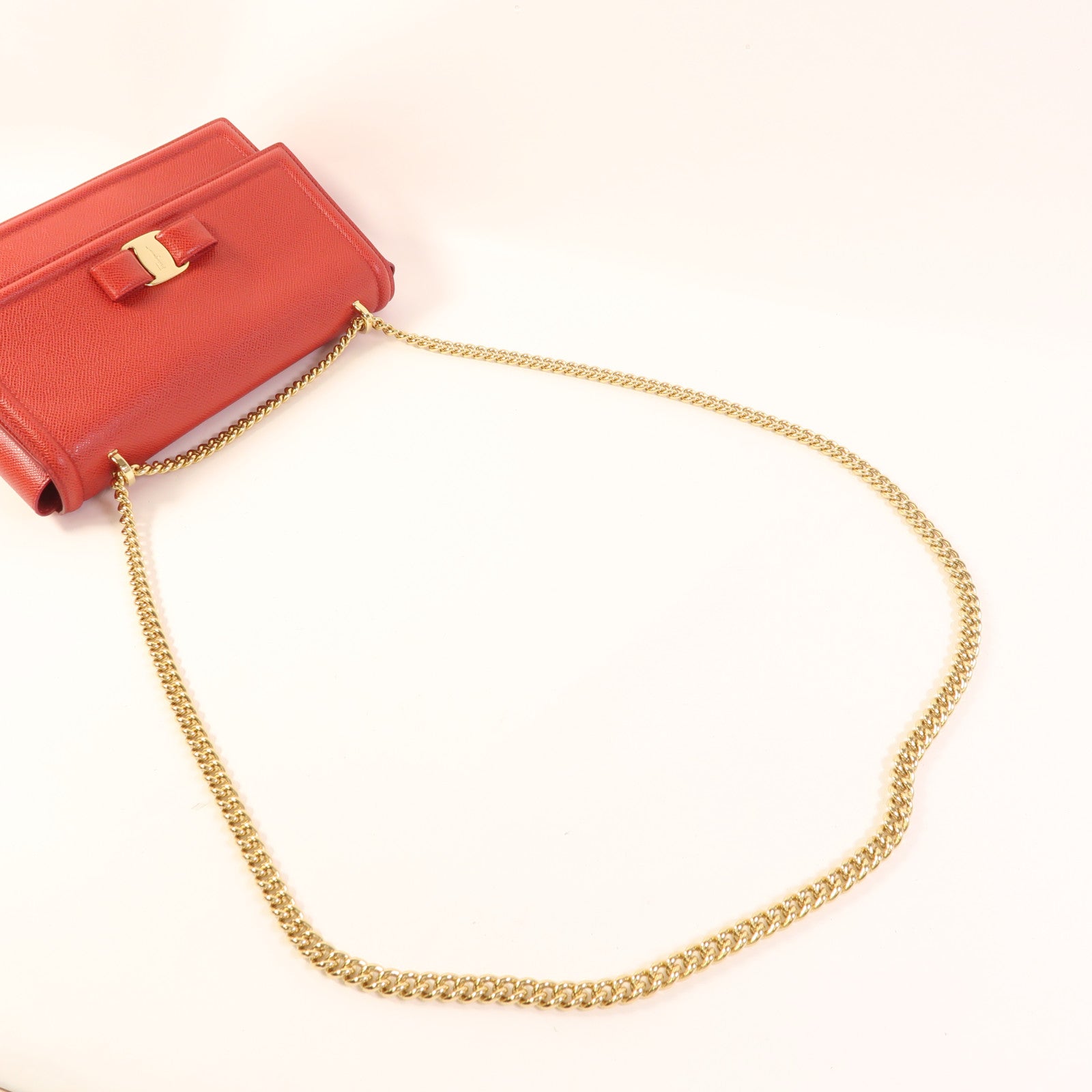 Salvatore Ferragamo 牛皮皮革Shoulder Bag金扣鏈帶肩背袋