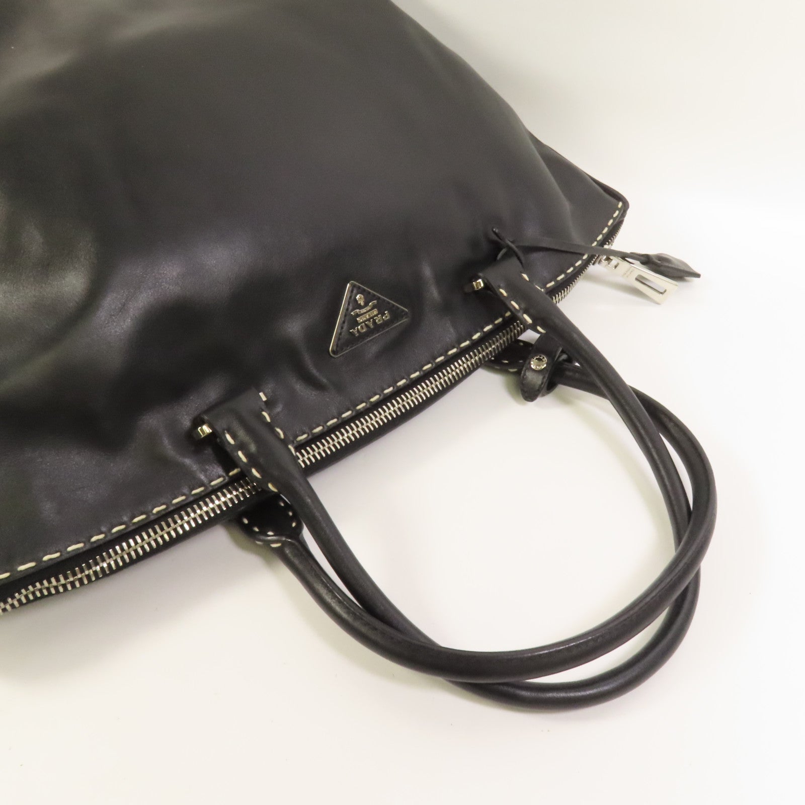 PRADA 牛皮皮革Handbag銀扣手挽袋