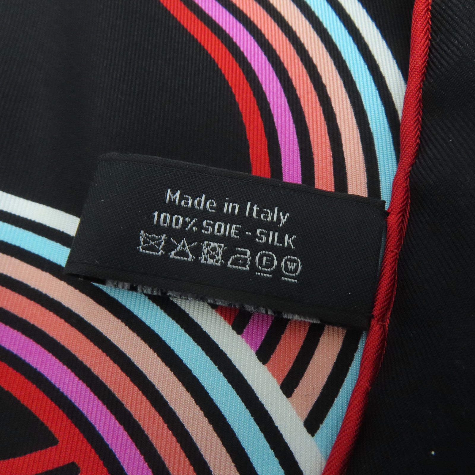 CHANEL 【激減優惠】絲質Chanel Scarf絲巾黑色/紅色/白色