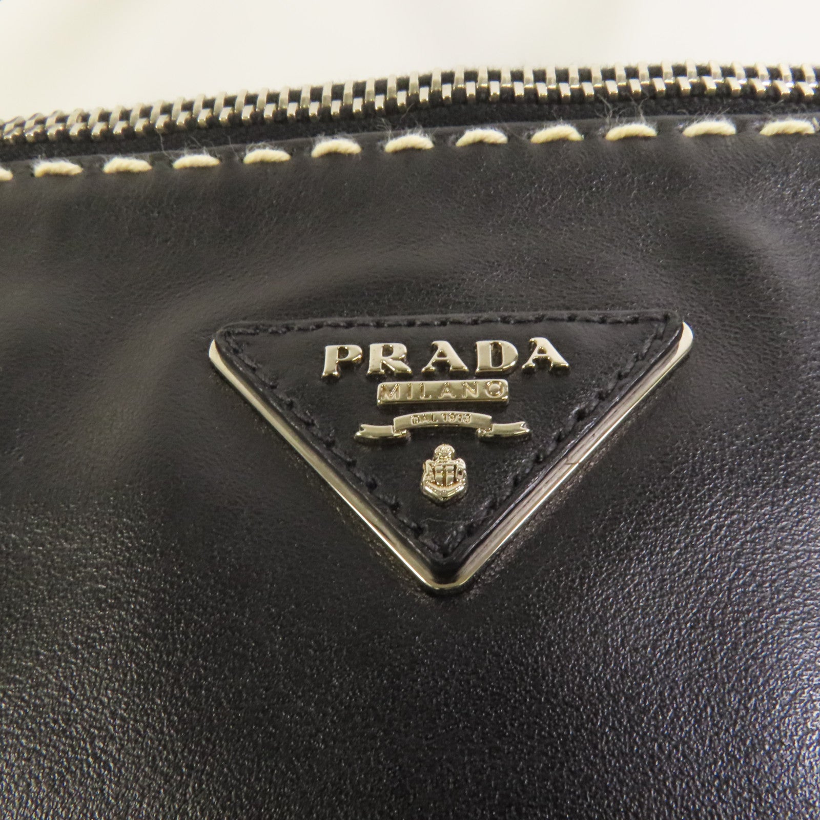PRADA 牛皮皮革Handbag銀扣手挽袋