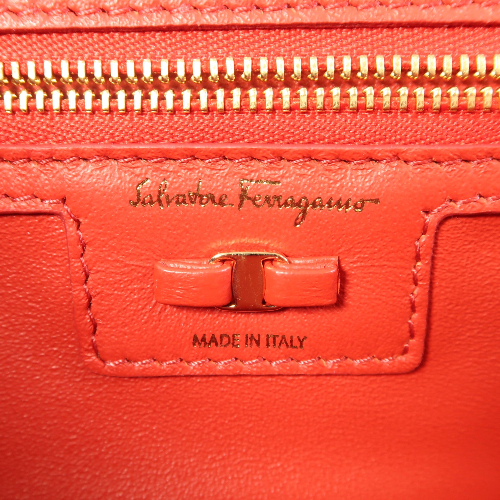 Salvatore Ferragamo 牛皮皮革Shoulder Bag金扣鏈帶肩背袋