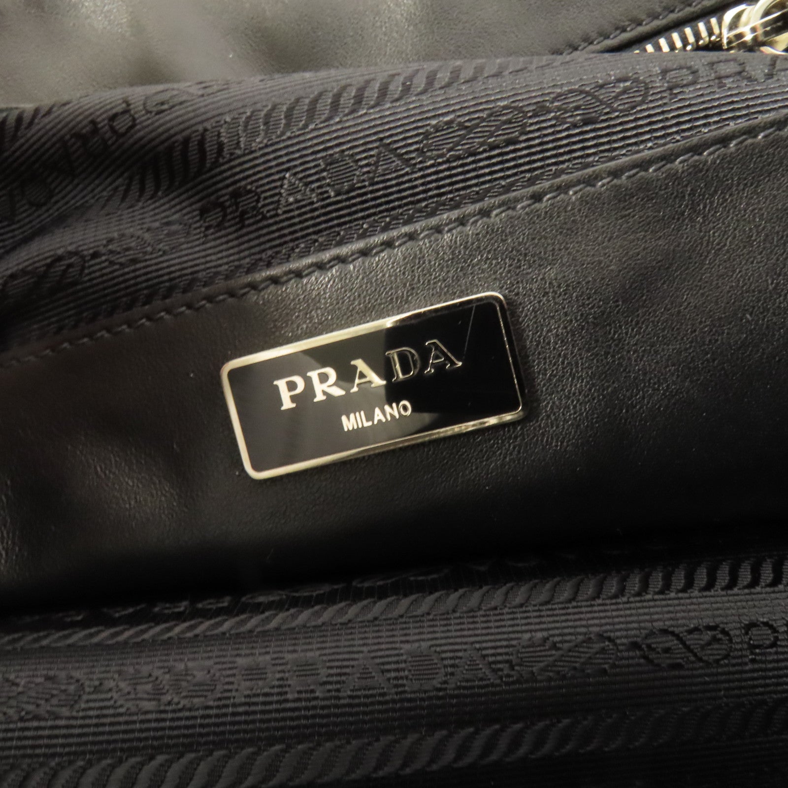 PRADA 牛皮皮革Handbag銀扣手挽袋