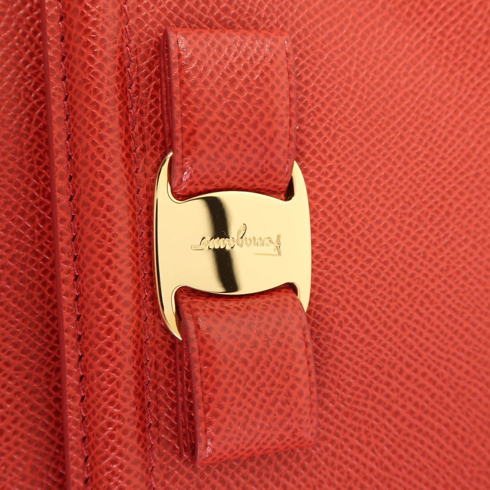 Salvatore Ferragamo 牛皮皮革Shoulder Bag金扣鏈帶肩背袋