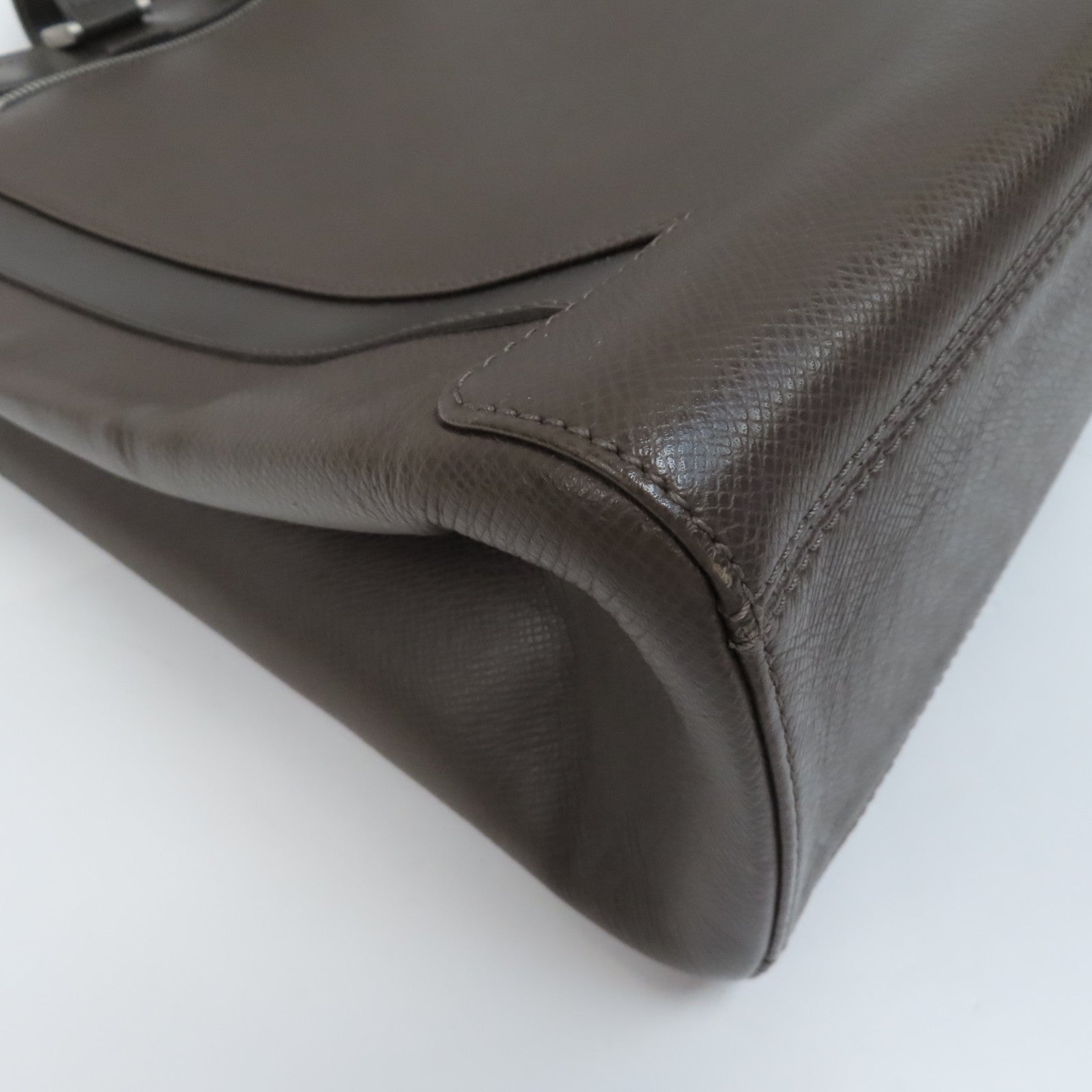 LOUIS VUITTON Taiga Kasbek GM銀扣公事包啡色