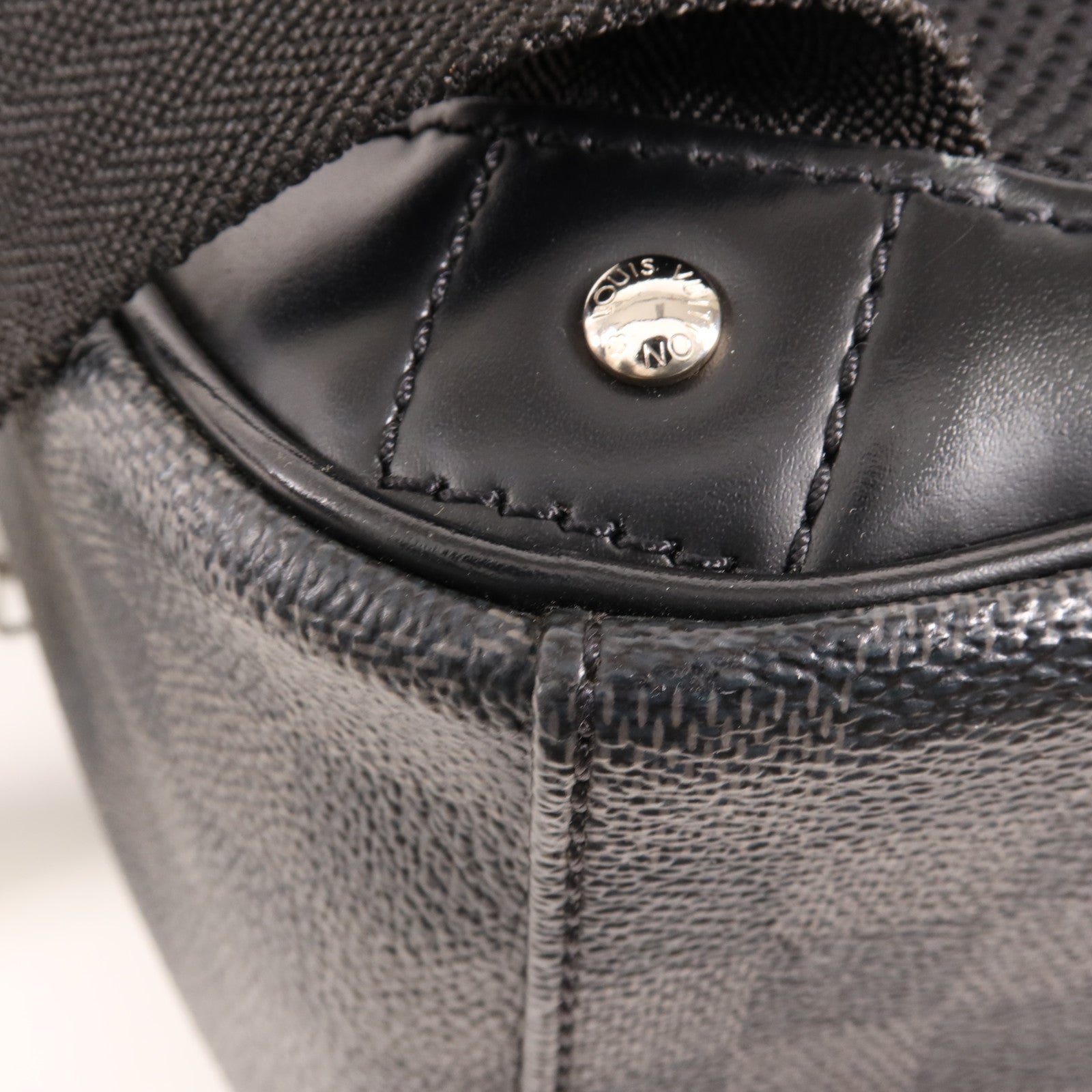 LOUIS VUITTON Damier Graphite Michael Backpack銀扣背包