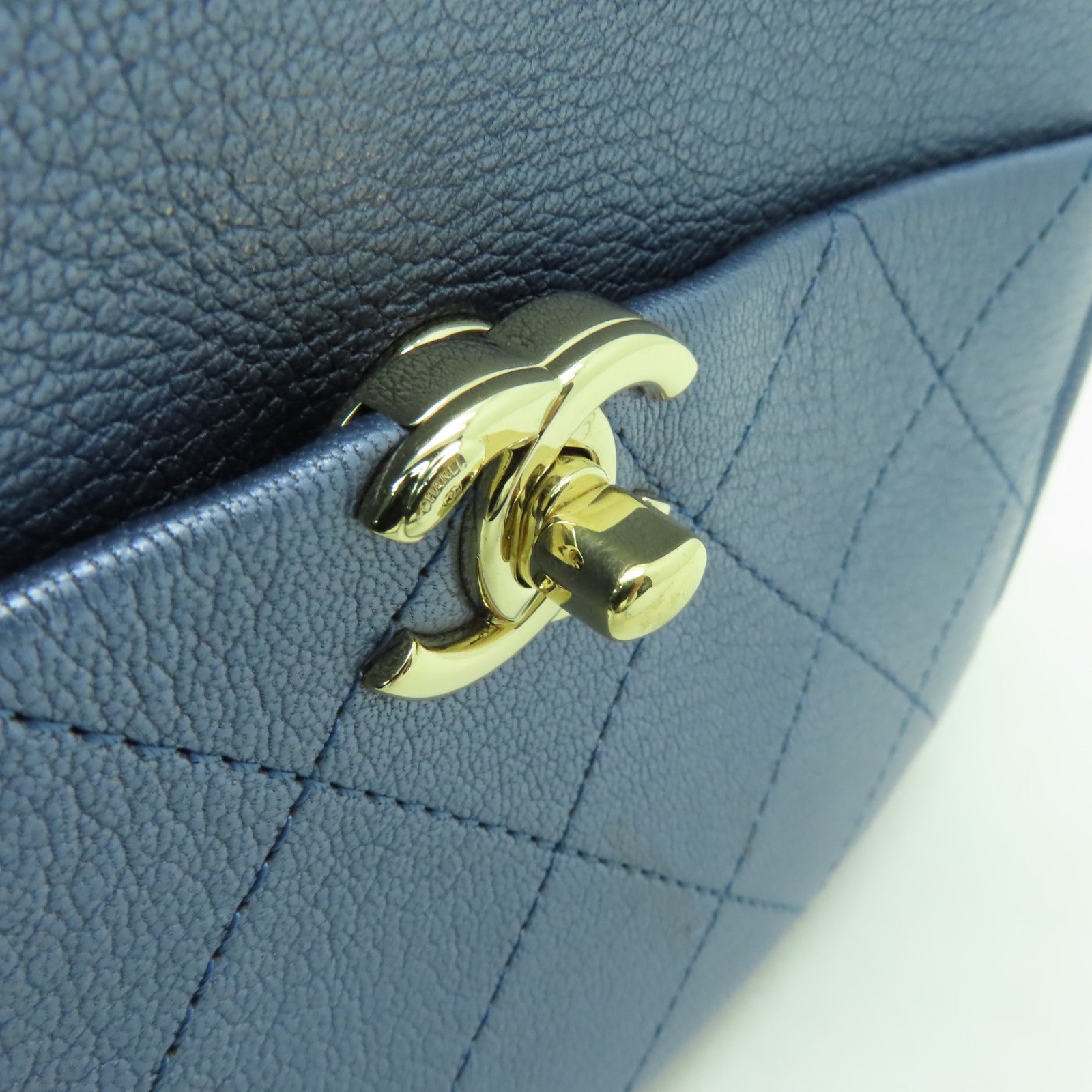 CHANEL 【清倉大減價】皮革Shoulder Bag金扣鏈帶肩背袋淺藍色