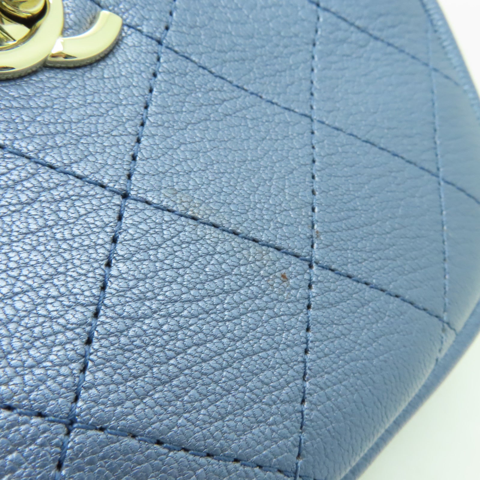CHANEL 【清倉大減價】皮革Shoulder Bag金扣鏈帶肩背袋淺藍色