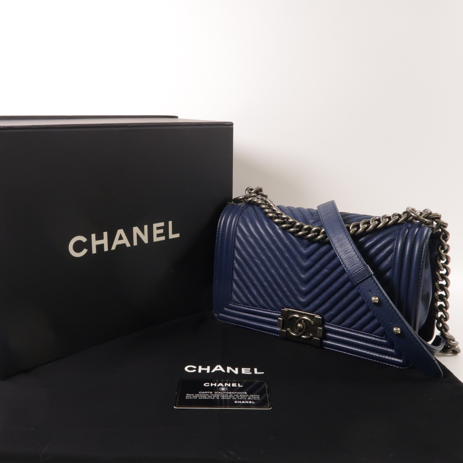 CHANEL 牛皮皮革Chevron Boy 25鏈帶肩背袋