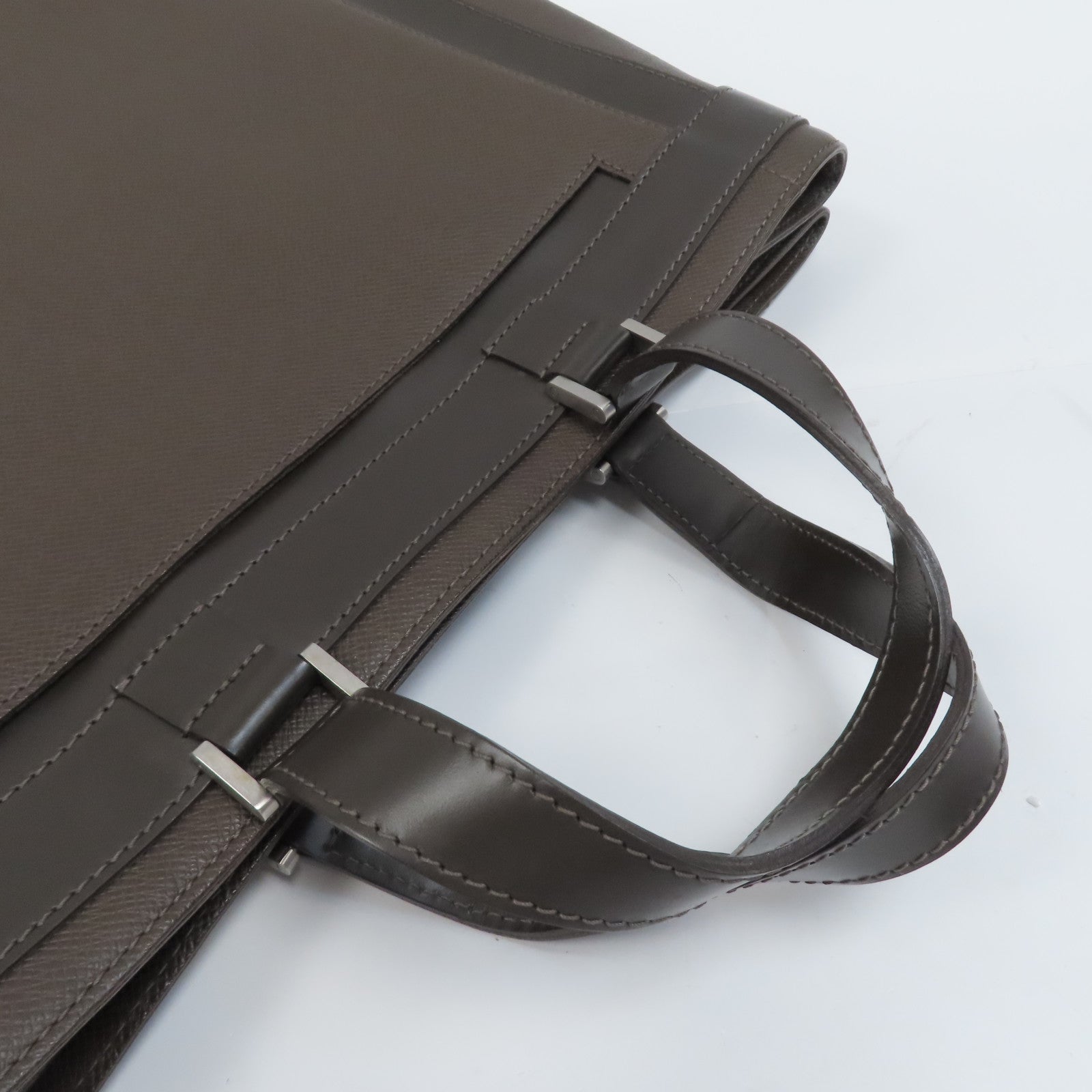 LOUIS VUITTON Taiga Kasbek GM銀扣公事包啡色