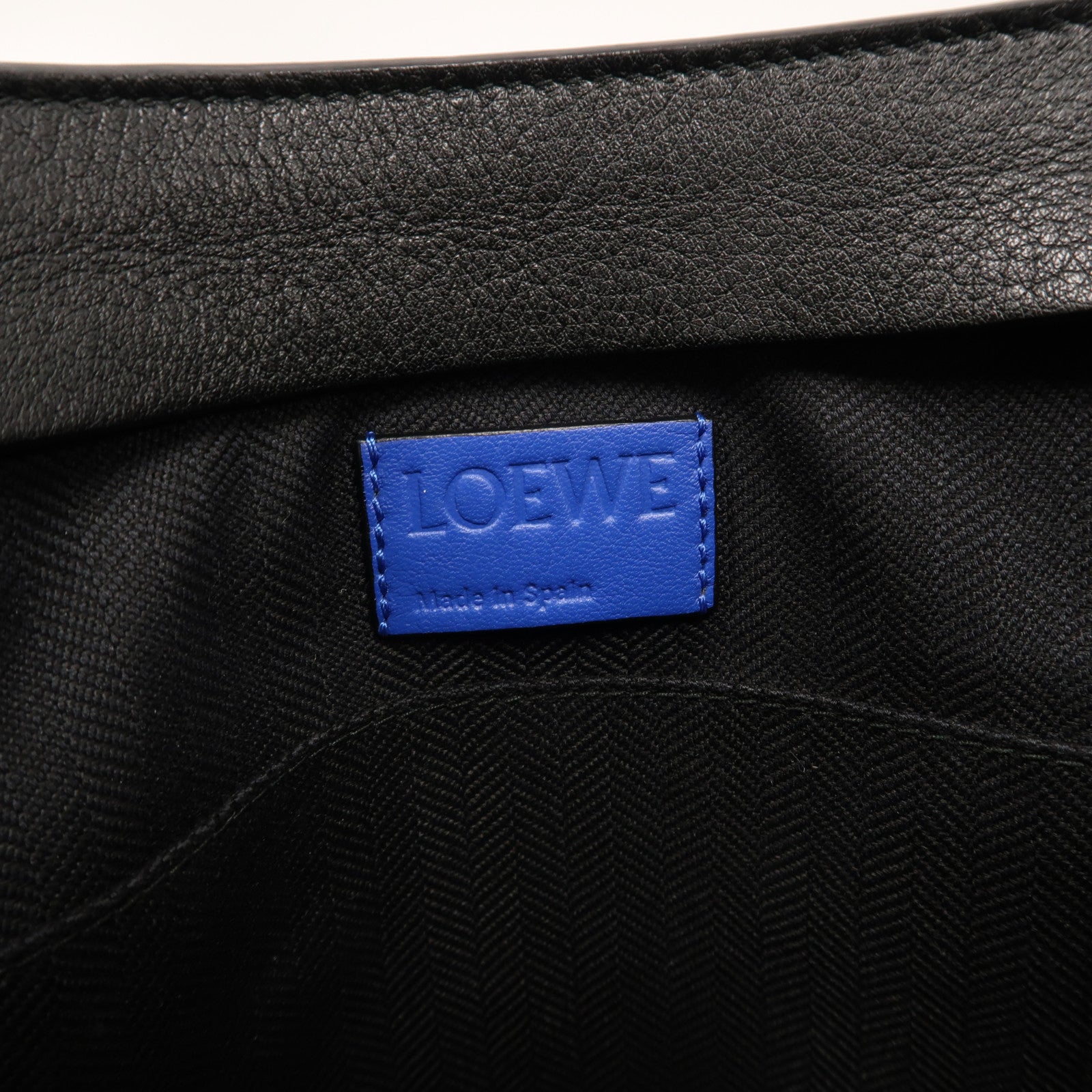 LOEWE 【激減優惠】牛皮皮革Love Heart Pouch金扣手拿包黑色