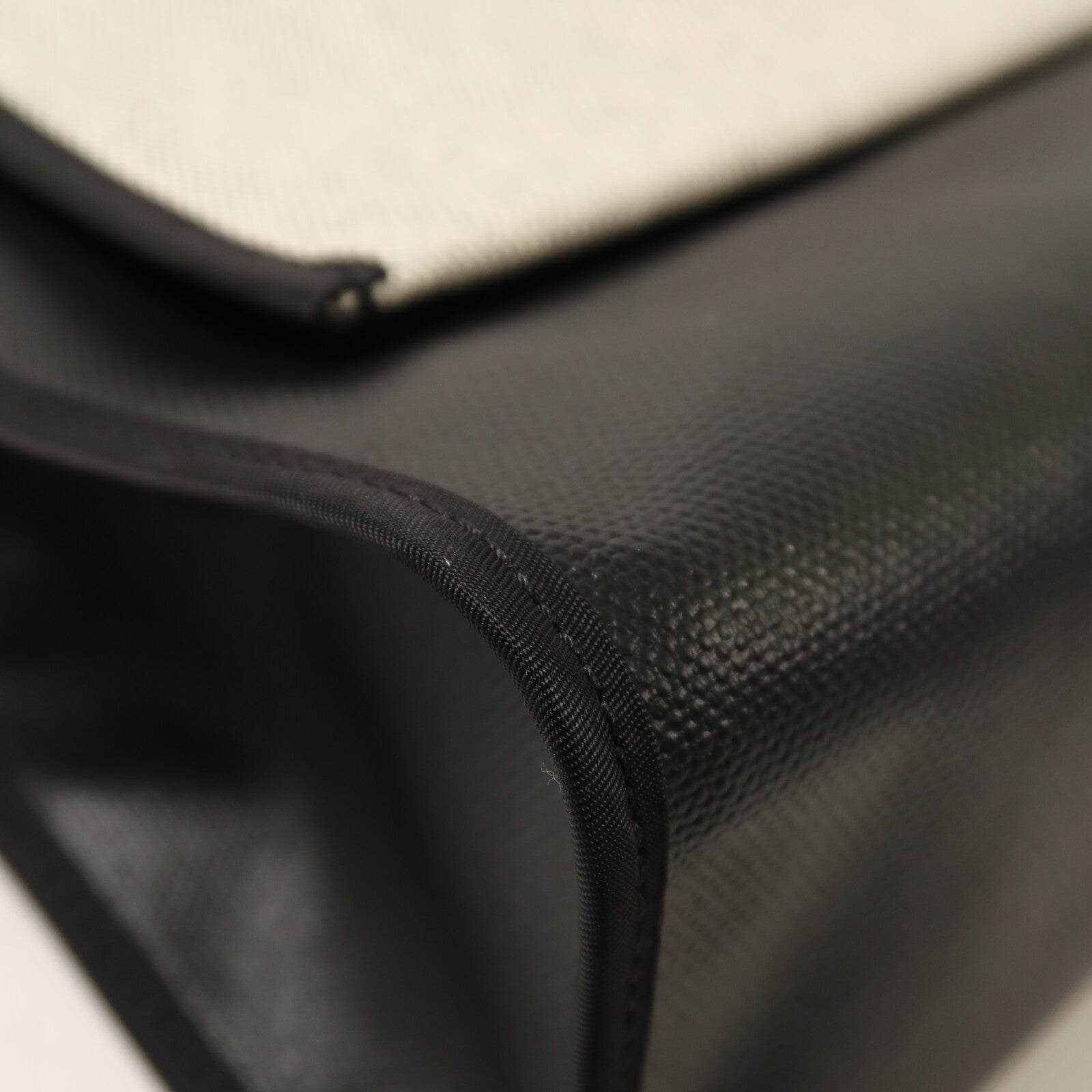 HERMES 塗層帆布Herbag 31金扣手挽肩背兩用袋Noir