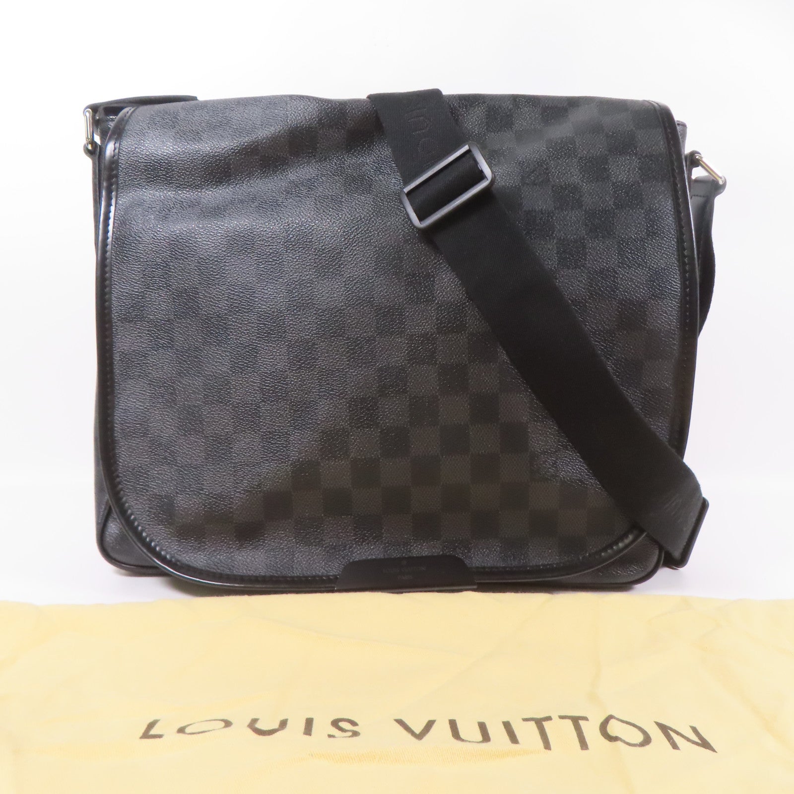 LOUIS VUITTON Damier Graghite Daniel MM銀扣肩背袋