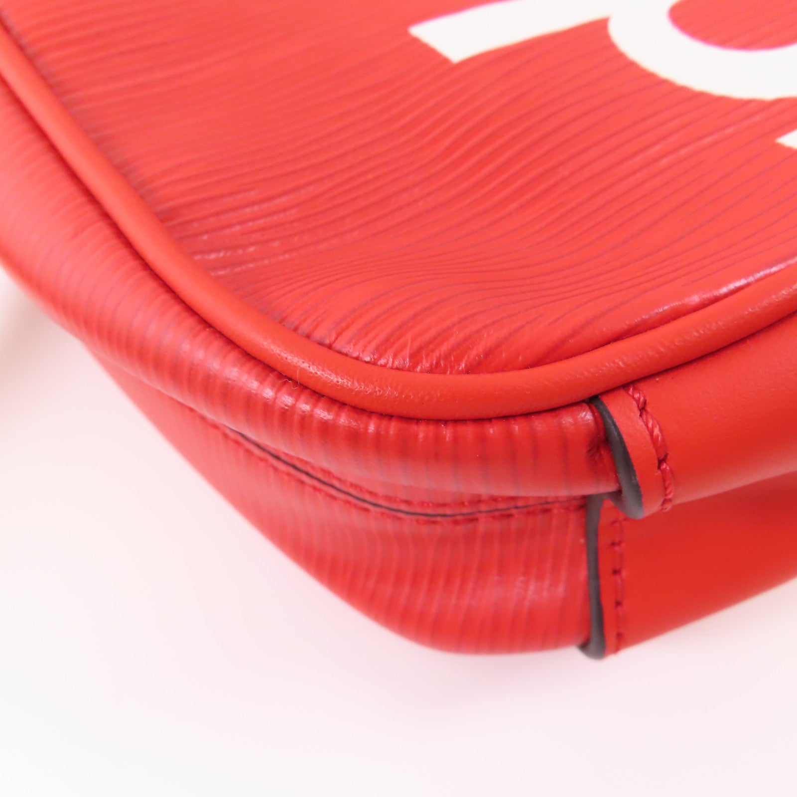 LOUIS VUITTON Epi Supreme x Danube PM銀扣肩背袋