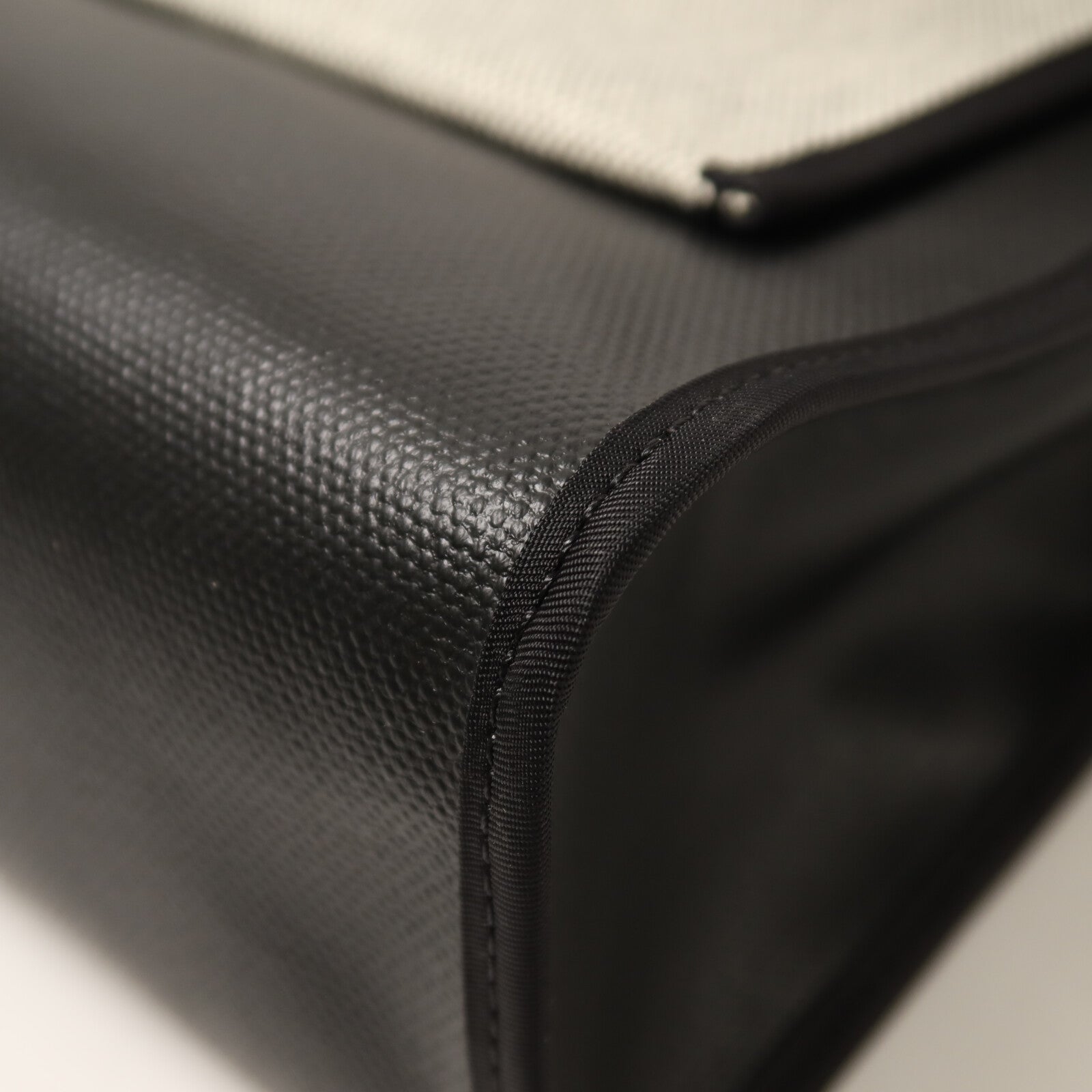 HERMES 塗層帆布Herbag 31金扣手挽肩背兩用袋Noir