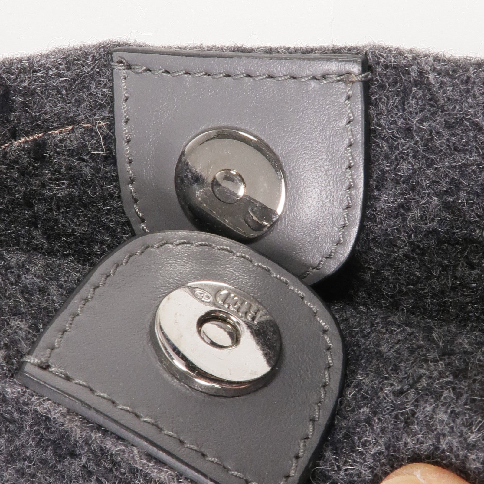 Valentino 毛氈Tote Bag銀扣手挽袋