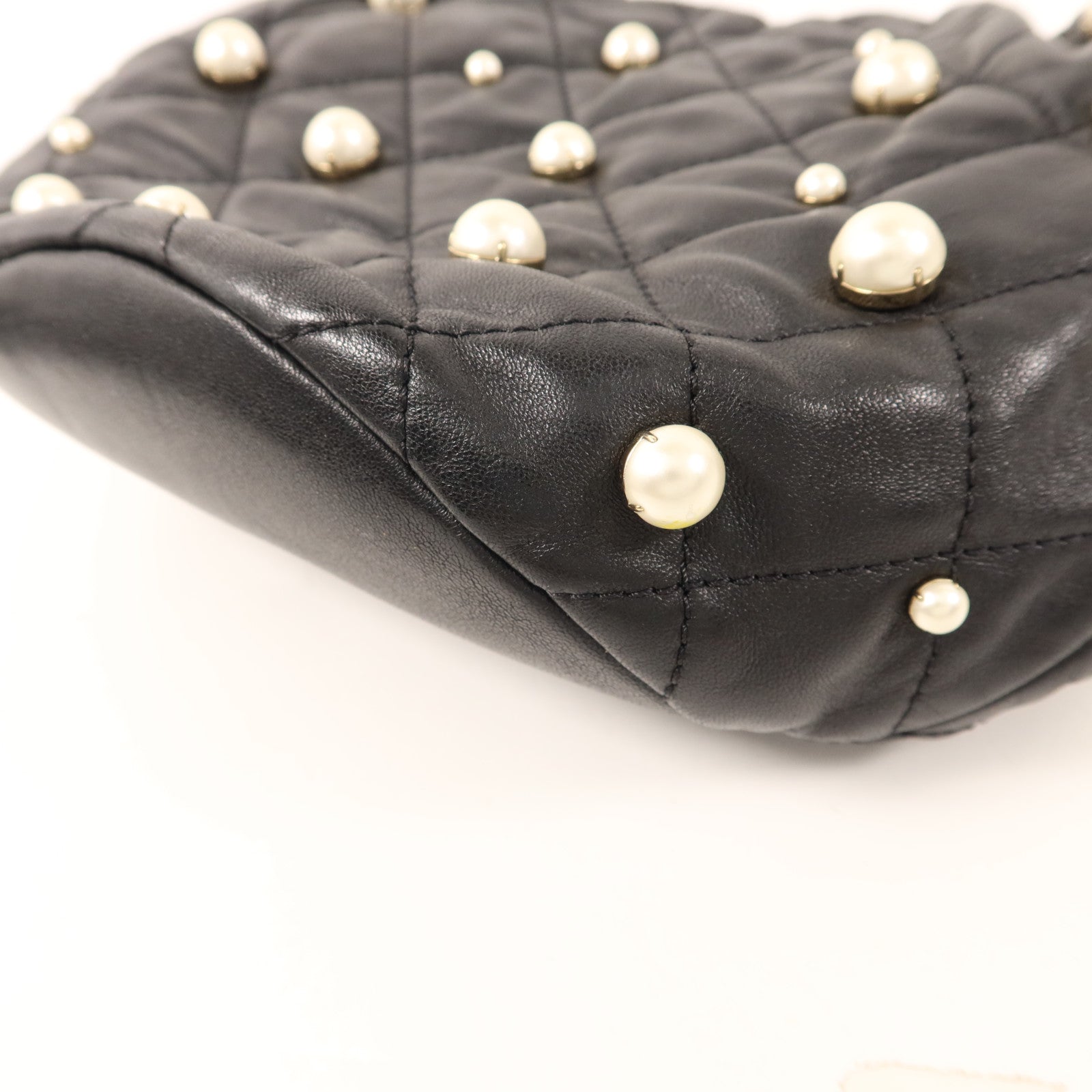 CHANEL 羊皮皮革/珍珠Pearl Bucket Bag金扣鏈帶肩背袋