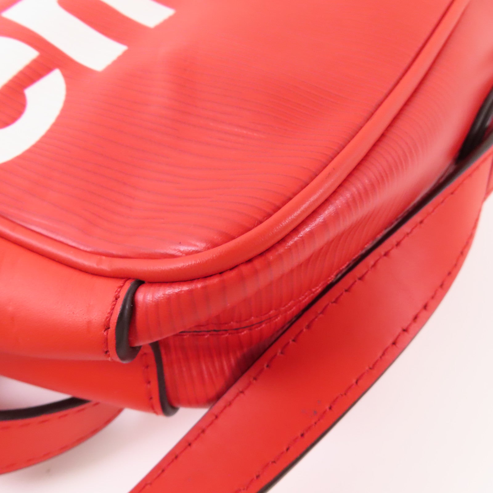 LOUIS VUITTON Epi Supreme x Danube PM銀扣肩背袋