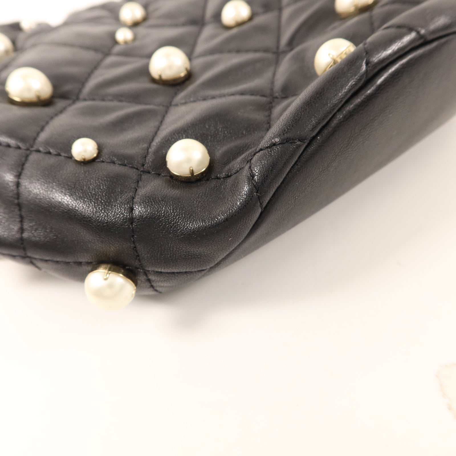 CHANEL 羊皮皮革/珍珠Pearl Bucket Bag金扣鏈帶肩背袋
