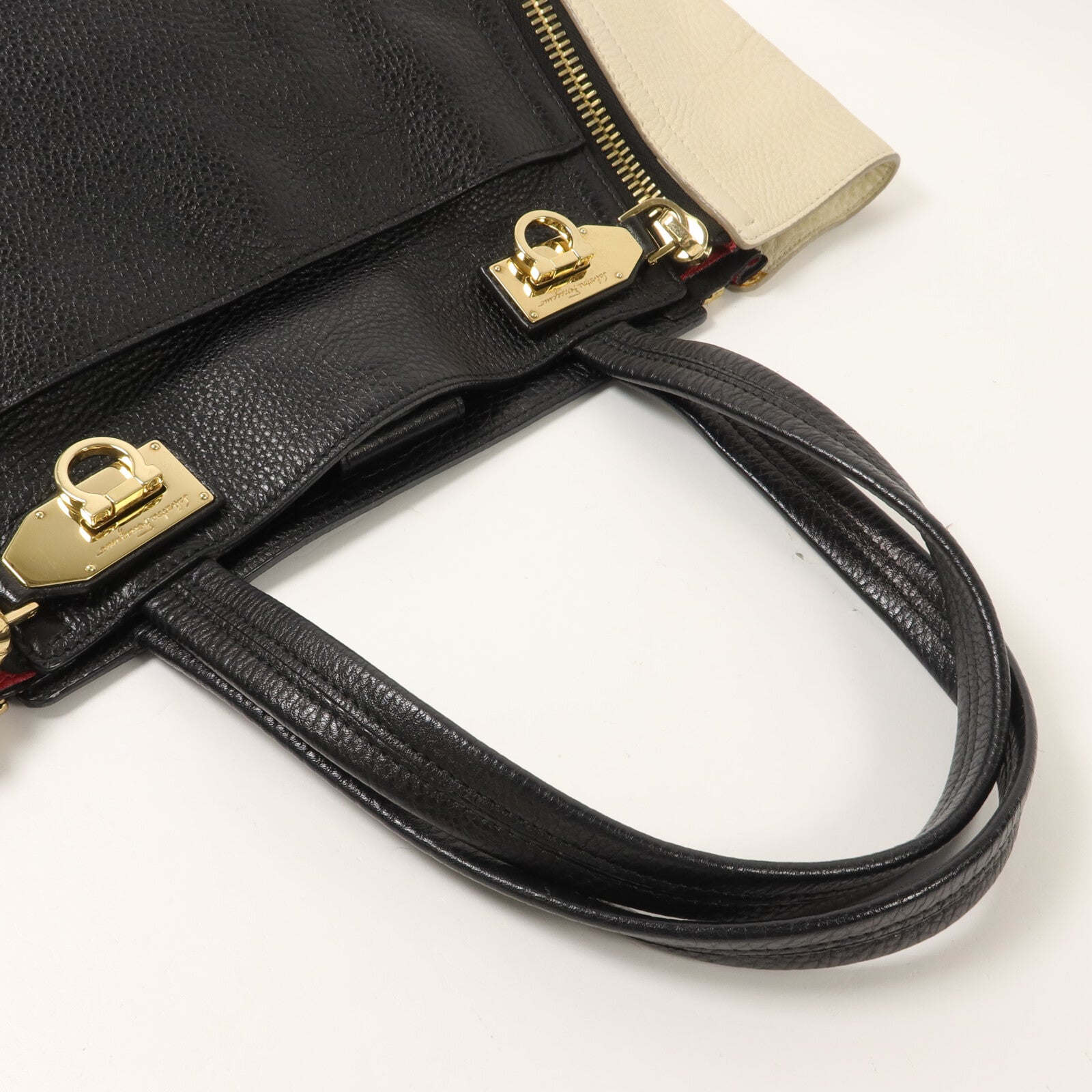 Salvatore Ferragamo 牛皮皮革Gancini手挽袋