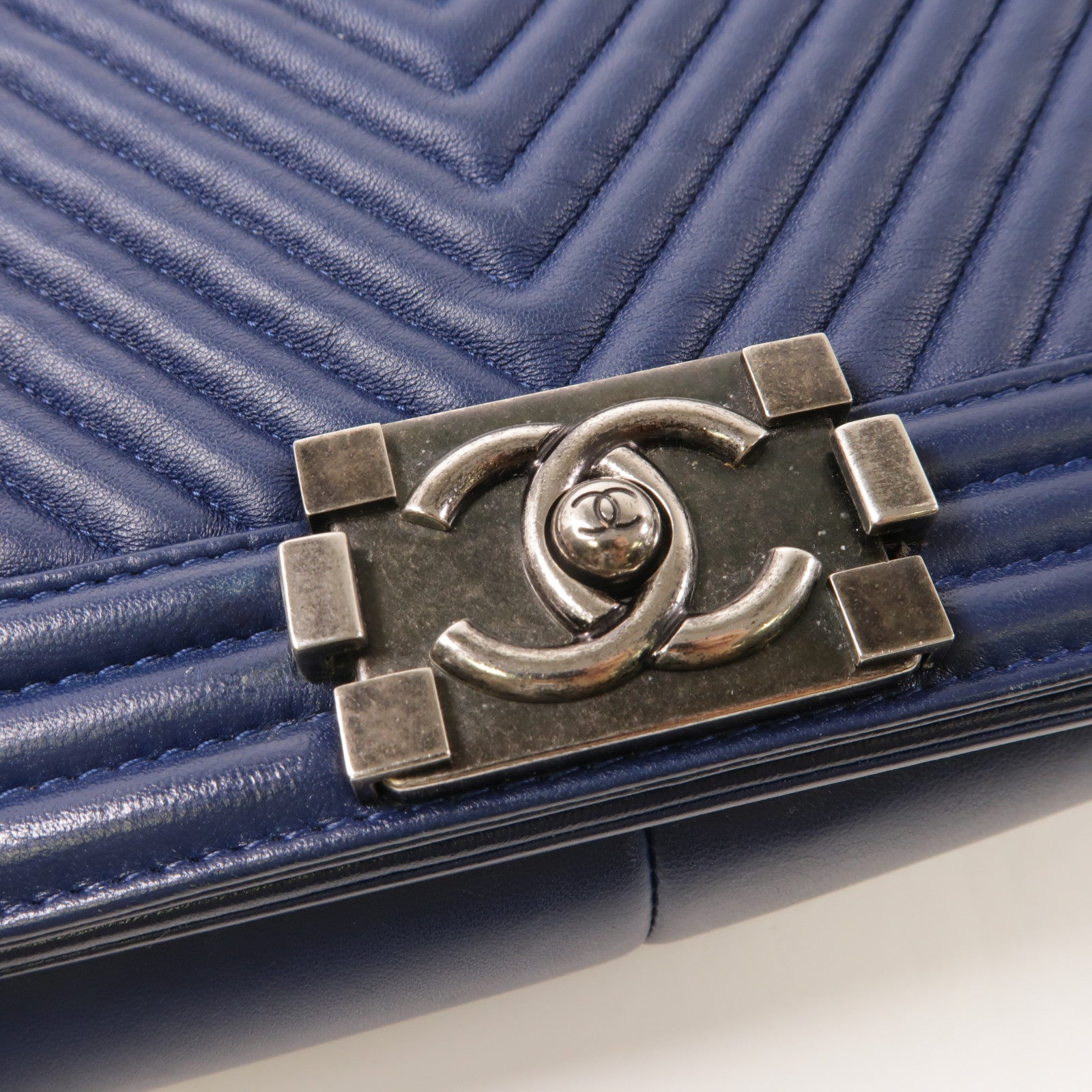 CHANEL CC Chevron Boy 25 Chain Shoulder Bag Calfskin Leather Blue