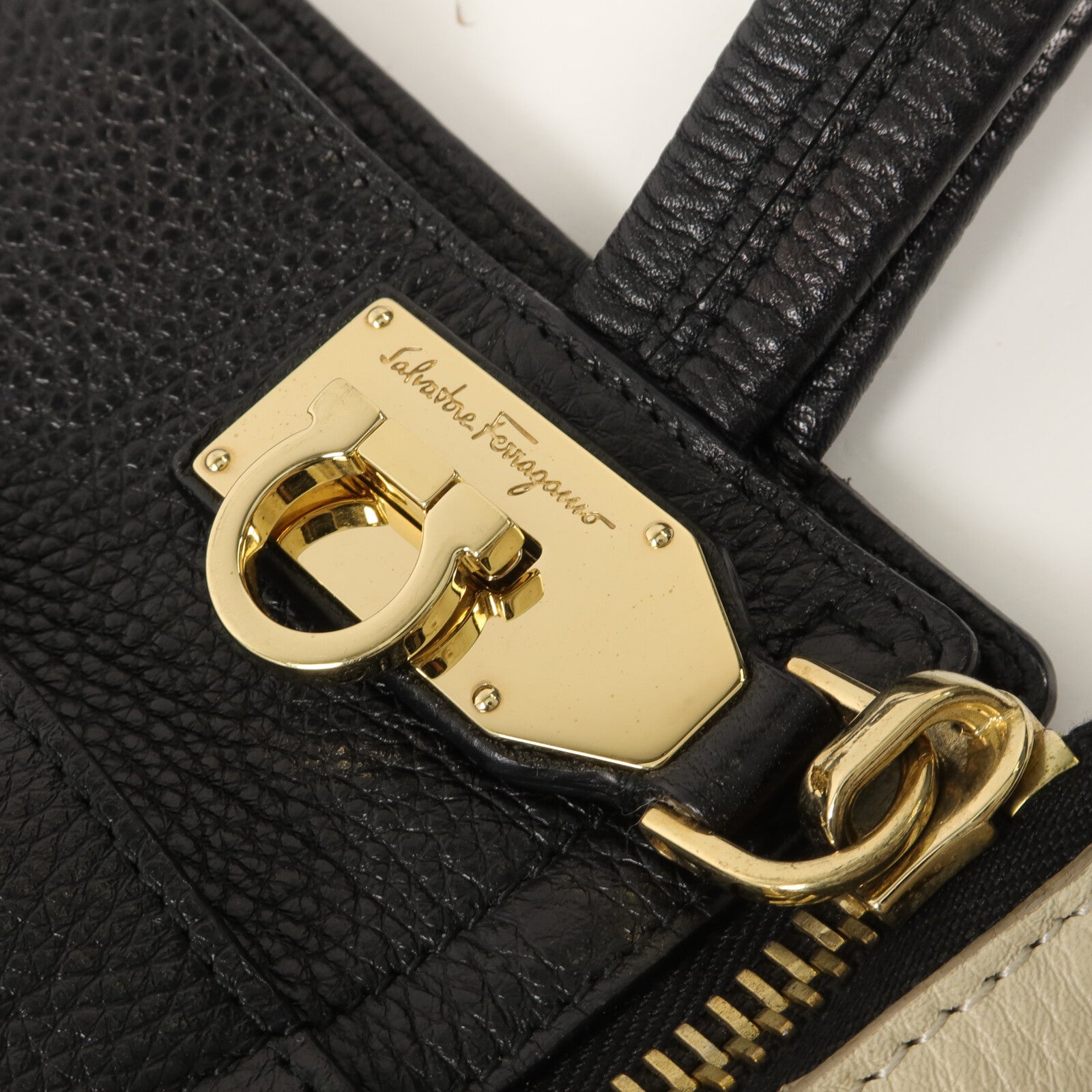 Salvatore Ferragamo 牛皮皮革Gancini手挽袋